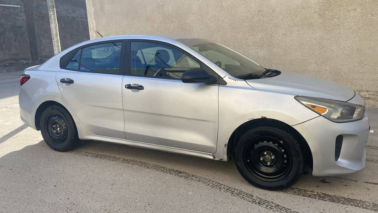 سلام عليكم كيا ريو للبيع ماشيه 65 موديل 2018 والسونار موجود داخل الصور مكينه گير تبريد خير من الله حداديه تخم تأير السعر 89 وبيها مجال قليل مكاني الشعله ***********
