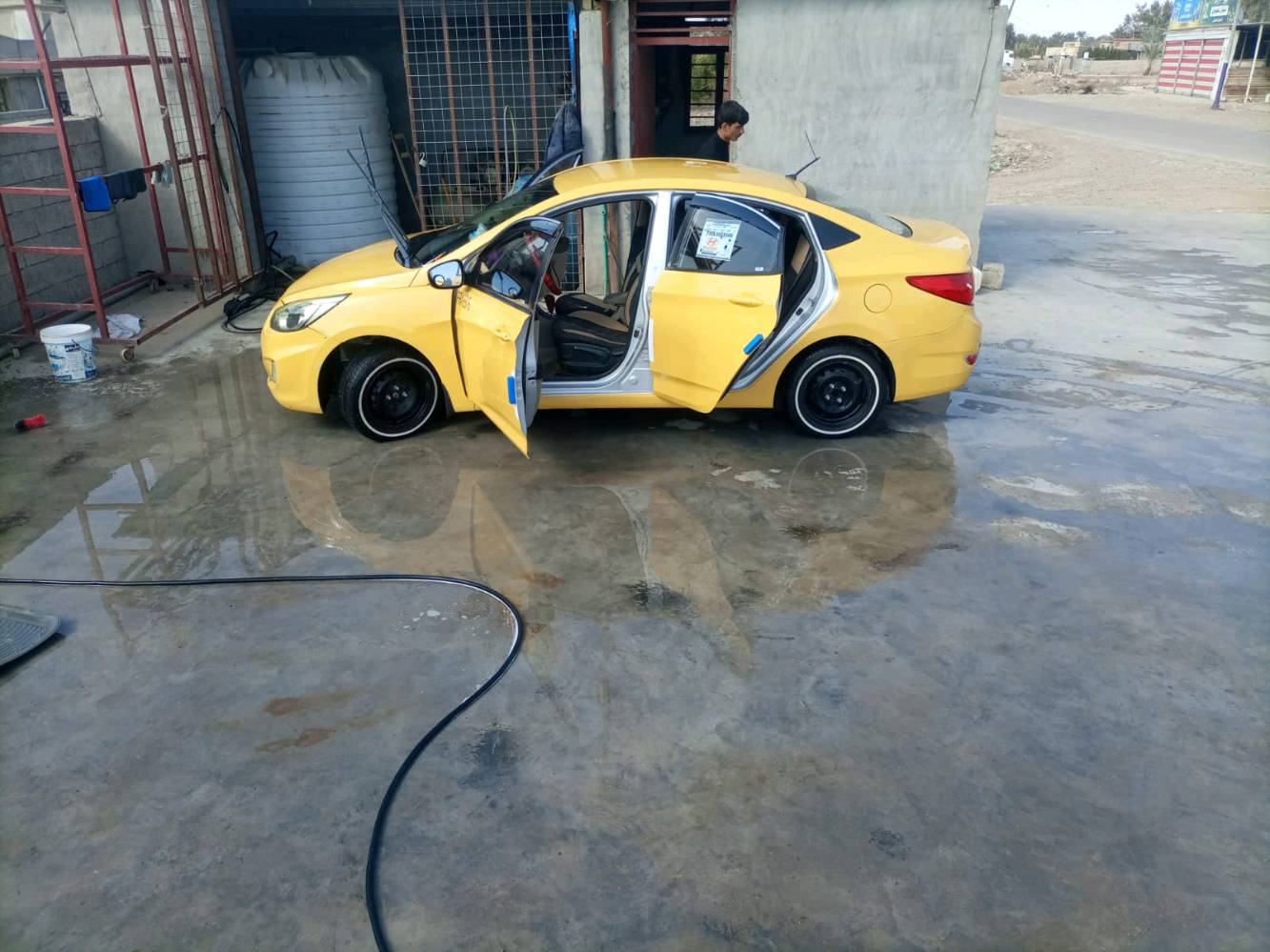 السلام عليكم ورحمة الله وبركاته 
كسنت خليجي موديل 2015
محرك مكفول تحويل مباشر تخم تاير أبو خط أبيض مكان سياره بغداد المدائن سلمان بارك هاذ رقم صايقهه ***********