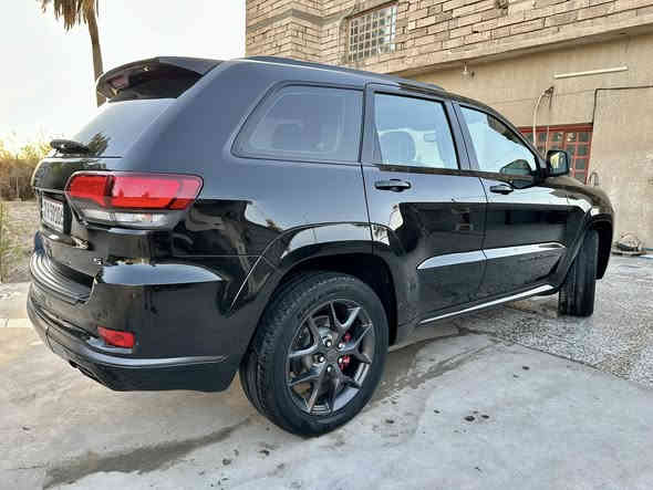 جيب كراند شيروكي فئة ( S ) موديل ٢٠١٩ 
خليجية وكالة ليث العبيدي رقم اربيل الانكليزي الجديد 
السيارة كفالة عامة عدا اربع اصابع بباب الجنطة PDR فقط 
ماشية ١١٥٠٠٠ كيلو قابل للزيادة 
السيارة فول ١/١ مواصفات ال S غنية عن التعريف 
محرك ٦ سلندر ٣.٦ 
كشنات جلد اسود واحمر 
تدفئة كشنات 
بانوراما 
ثلاث انظمة قيادة 
شاشة كبيرة لغة عربية 
كشنات كهرباء مع خزن 
تحكمات ستيرن 
ويل حجم ٢٠ S 
فجوج دسكات رياضية 
باب خلفي كهرباء 
حساس امامي خلفي 
بلوجكتر ولايت زينون بلاد 
حاجب لايت LED 
مري شفط مع اشارة مع نظام نقطة عمياء 
السيارة جاهزة مابيها اي نقص 
مكان السياره بلبصرة 
السعر ٣ دفاتر وبيها مجال قليل للشراي 
لمعرفة اي معلومات اضافية تواصل وياي على رقم التلفون 
***********
