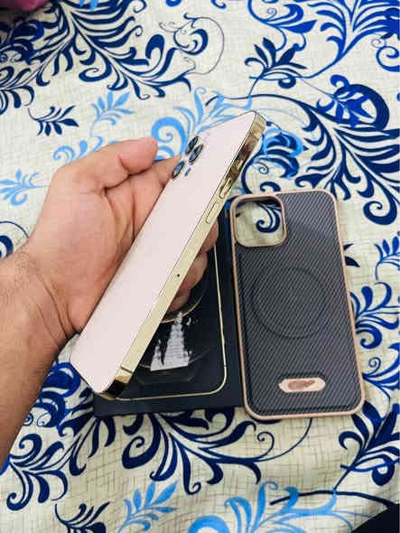 سعره 375 وبي مجال ايفون 12 برو ماكس غراض التلفون فقط كارتون ذاكره 265 مبدل فقط شاشة وبطارية  اصليات  فيس ايدي متوقف الجهاز كله شغال ومابي اي عطل وين ما يعجبك تفحص افحص شراي يتصل *********** عمارة
