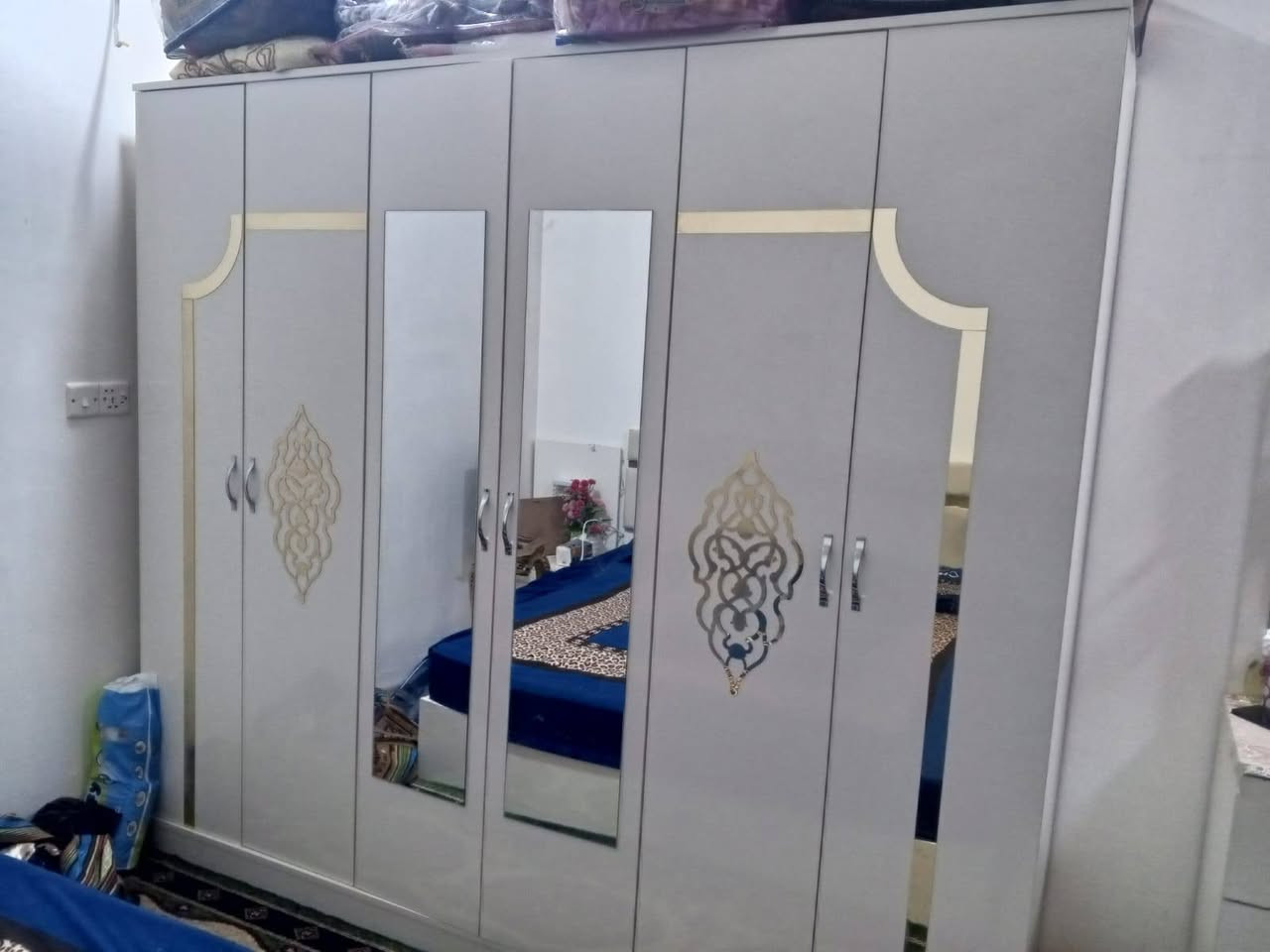 غرفة تركي درجة اولى جديده
السعر 
500 
كاونتر تسكام جديد مابي اي ضرر
السعر 200
ثلاجه بيه ليك السعر 50
بوفية جديدة وقوية تركي السعر 100
العنوان البوبيات 
‏‪***********‬‏
