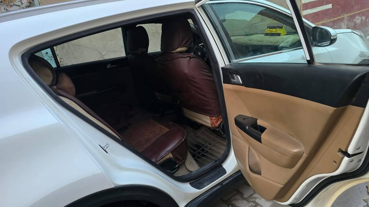 سبورتج
٢٠١٨،خليجي،بانوراما،حساسات،كامره خلفيه،مكفول المحرك والكير،مامفتوح ع وضع الشركة ماشيه ١٣١ الف كيلو متر سباره فول موصفات عده البانورما والبصمه حساس امامي وخلفي وكامرعده وتحكمات 
العنوان(بغداد/الكرخ،الشعله/*********** وتساب/*********** )
