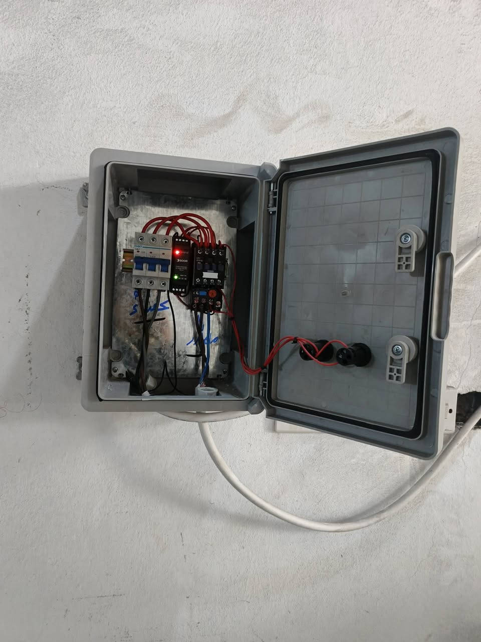 السلام عليكم كتر قايش ثري فيز للبيع +مولد +ميوزت 1/50*3 حديد الاستفسار ***********
