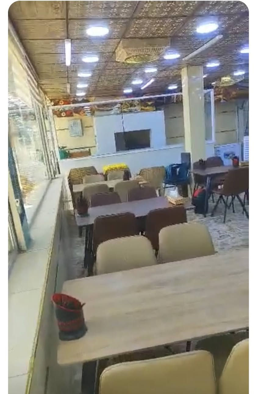 🔥 فرصة استثمارية مميزة – مطعم كباب للبيع 🔥
📍 الموقع: أم الخيل – قرب ساحة الاحتفالات 📐 المساحة: 12م × 10م
✅ مطعم متكامل وجاهز للعمل مباشرة بدون أي مصاريف إضافية، يحتوي على:
🔹 سبلت عمودي 2 طن 🔹 كاشير مع كرسي 🔹 إنارة كاملة 🔹 مطبخ متكامل مع المغاسل 🔹 مثرامة حجم 22 🔹 شواية دجاج ستيل 🔹 شواية گص ستيل 🔹 شواية أجنحة 🔹 شواية سمج 🔹 مبردة أم الخرطوم كسر فلين 🔹 برادان عدد 2 🔹 مجمدتان عدد 2 🔹 مراوح جدارية عدد 2 🔹 10 طاولات طعام ماركة 🔹 15 كرسي بلاستك 🔹 حوض أسماك 🔹 كيزرات عدد 2 🔹 تانكيات 500 لتر عدد 2 🔹 سستم كاميرات مراقبة عدد 4 🔹 جنبر جاي 🔹 ماطور ماء عطاس كبير
✨ مشروع 🔥 فرصة استثمارية مميزة – مطعم كباب للبيع 🔥
📍 الموقع: أم الخيل – قرب ساحة الاحتفالات 📐 المساحة: 12م × 10م
✅ مطعم متكامل وجاهز للعمل مباشرة بدون أي مصاريف إضافية، يحتوي على:
🔹 سبلت عمودي 2 طن 🔹 كاشير مع كرسي 🔹 إنارة كاملة 🔹 مطبخ متكامل مع المغاسل 🔹 مثرامة حجم 22 🔹 شواية دجاج ستيل 🔹 شواية گص ستيل 🔹 شواية أجنحة 🔹 شواية سمج 🔹 مبردة أم الخرطوم كسر فلين 🔹 برادان عدد 2 🔹 مجمدتان عدد 2 🔹 مراوح جدارية عدد 2 🔹 10 طاولات طعام ماركة 🔹 15 كرسي بلاستك 🔹 حوض أسماك 🔹 كيزرات عدد 2 🔹 تانكيات 500 لتر عدد 2 🔹 سستم كاميرات مراقبة عدد 4 🔹 جنبر جاي 🔹 ماطور ماء عطاس كبير
✨ مشروع قائم ومجهز بالكامل، فرصة مناسبة لأصحاب المهنة والمستثمرين.
📞 للاستفسار والمعاينة: ***********
