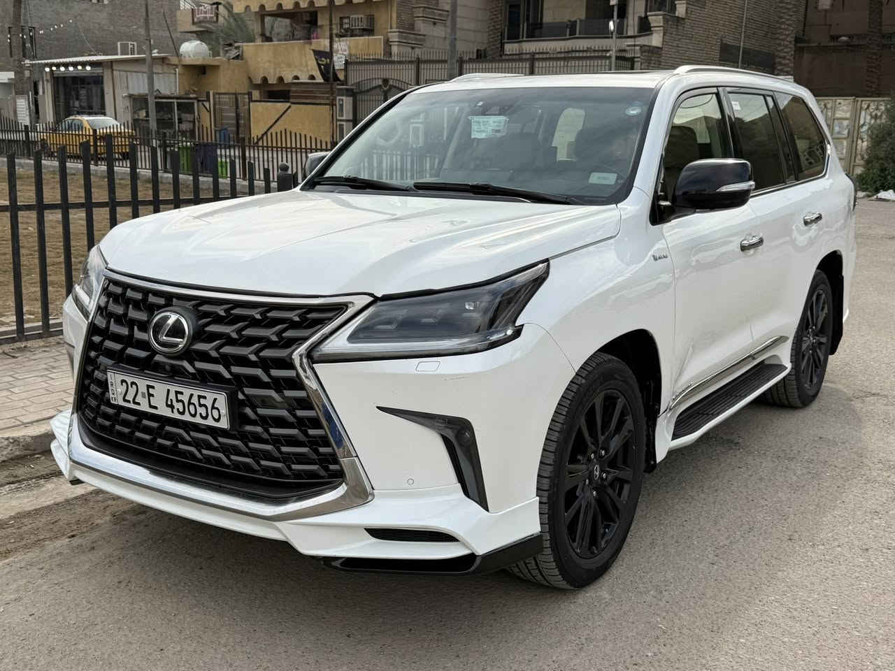 السلام عليكم لكزز 2016 ابريم
المواصفات فول 1/1 معروفه مواصفات الكزز 
السياره كفاله عامه عدا ربع البنيد صبغ 
الباقي كفاله عامه منً كلشي 
كير محرك حداديه كلها مكفوله 
تحويل ثاني يوم  
السعر ب535 وهم بيها مجال لشراي
الاستفسار***********
العنوان بغداد 
الخاص مغلق 🔏
