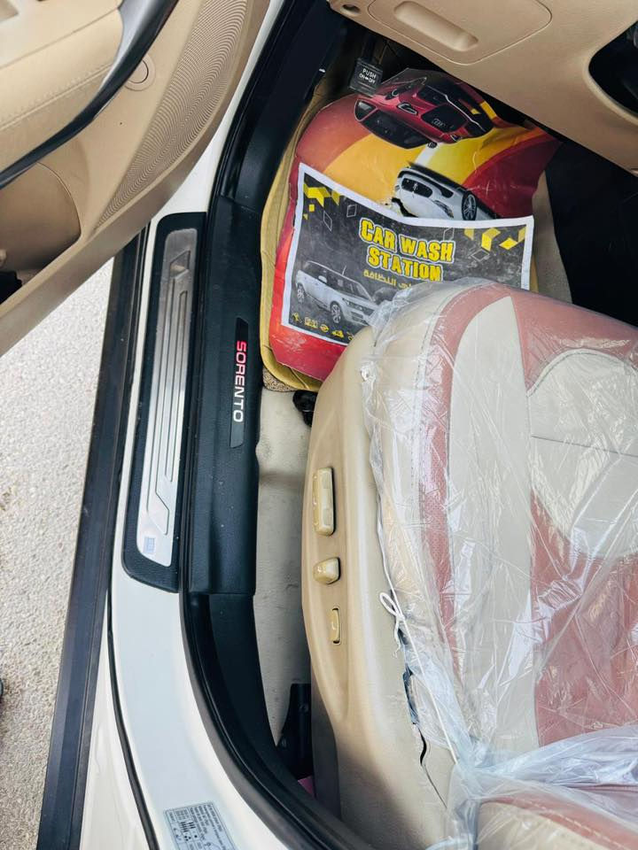 السلام عليكم سورنتو 2014 خليحي كويتي  رقم بصره بسمي تحويل ثاني يوم  سياره كفاله  عامه ضربه وصبغ وتبديل ماشيه ١١٠  فول وحد عله واحد ماعده البنورما محرك 6 مامفتوح   سبعه راكب كشنات جلد كهرباء 3 تلث قطع تبريد بصمه بوب لايت زنون  الد امامي وخلفي مرايات شفط لسياره جديده لسعر 195 رقم *********** /***********
مكاني ناصريه السعر بيه مجال بسيط
