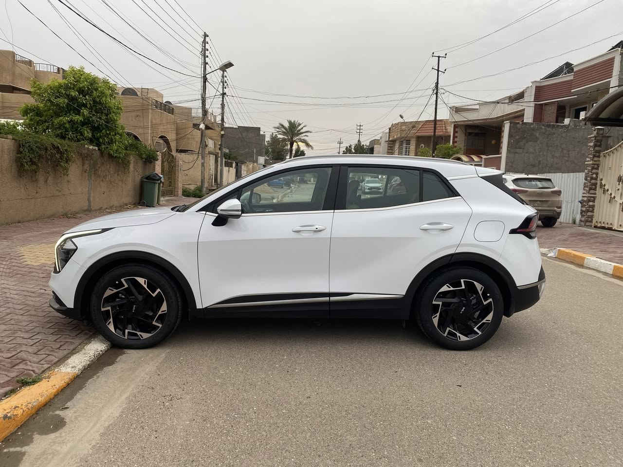 السلام عليكم
سبورتج ٢٣ للبيع خليجي رقم اربيل الجديد بأسمي 
فول مواصفات عدا البانوراما 

1-بصمة عدد ٢
2-حساسات امامي + خلفي
3-تدفئة ستيرن + كشنات
4-بصمة أبواب 
5-فول تحكم ستيرن
6-تبريد قطعتين 
7-ويل كب عدد ٥
8-أشاير بالمري
9-لايت زينون متحرك + LED
10-ترحيب أبواب 
11-داخل لونين
12-تشغيل عن بعد
13-اوتو هولد
14-شفتات ستيرن
15-درايف مود ٤ وضعيات قيادة
16-هاند بريك بصمة 
17-مانع انزلاق
19-نظام منحدرات 
20-مثبت سرعة 
21-كشنات كهرباء 
22-كاميرا خلفية دوارة 
23-ابل كار بلي
24-مري شفط
وبعد بيهه هواي مواصفات السياره مكفوله من الصبغ والضربه والبارد 
السعر ٢١٠$ وبيهه مجال بسيط 
***********
