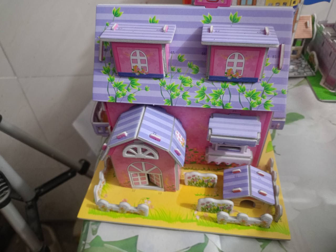 بسم الله الرحمن الرحيم شباب بنات بيوت كرتونيه تفيد لزينه وللمدارس وللهدايه سعر لقطعه  الفين وتوصيل الف رقمي وات ساب ***********
