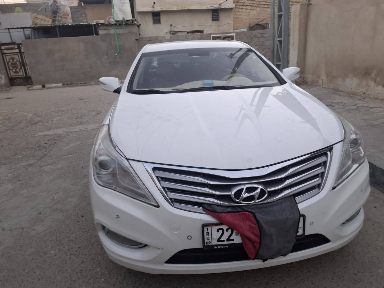 ازيره 13 خليجي
السياره نص فول بدون بانو رامه ولا بصمه 
السياره بيه بارد يم قبق البانزين 
وبيه طخه بل جاملك الأمامي جهة السايق
موضحات بل فديو 
محرك خير من الله حداديه جديده 
دواخل خلوه 
رقم جديد سنويه جديده 
السعر 133 وبيه مجال بصيط 
مكان السياره البصره المعقل 
تلفون ***********
