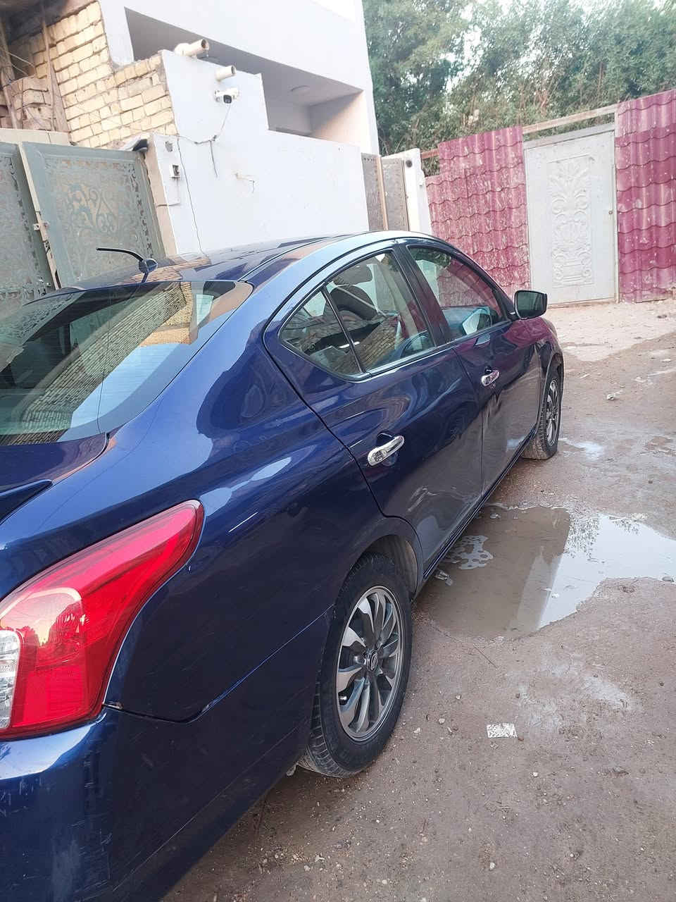 نيسان فيرسا 2018 SV
اللون ازرق

 معروفة المواصفات  : كامرة خلفية. جامات الاربعة كهربائي.تحديد سرعة...تحكمات بالاستيرن..كيجات اثنين وشاشة اعطال حديثة...مراية تحكم...يدات البوب الخارجية والداخلية نيكل... مع بطارية جديدة..

ماشي 88 الف ميل 
سيارة كلين من دون ظرر بدون نقص كير مكينة كلشي جاهز فقط طخات بسيطه
سيارة بأسمي رقم بغداد جديد  مكان السيارة بغداد
سعر السيارة: 90 وبيها مجال
للاستفسار: ***********
