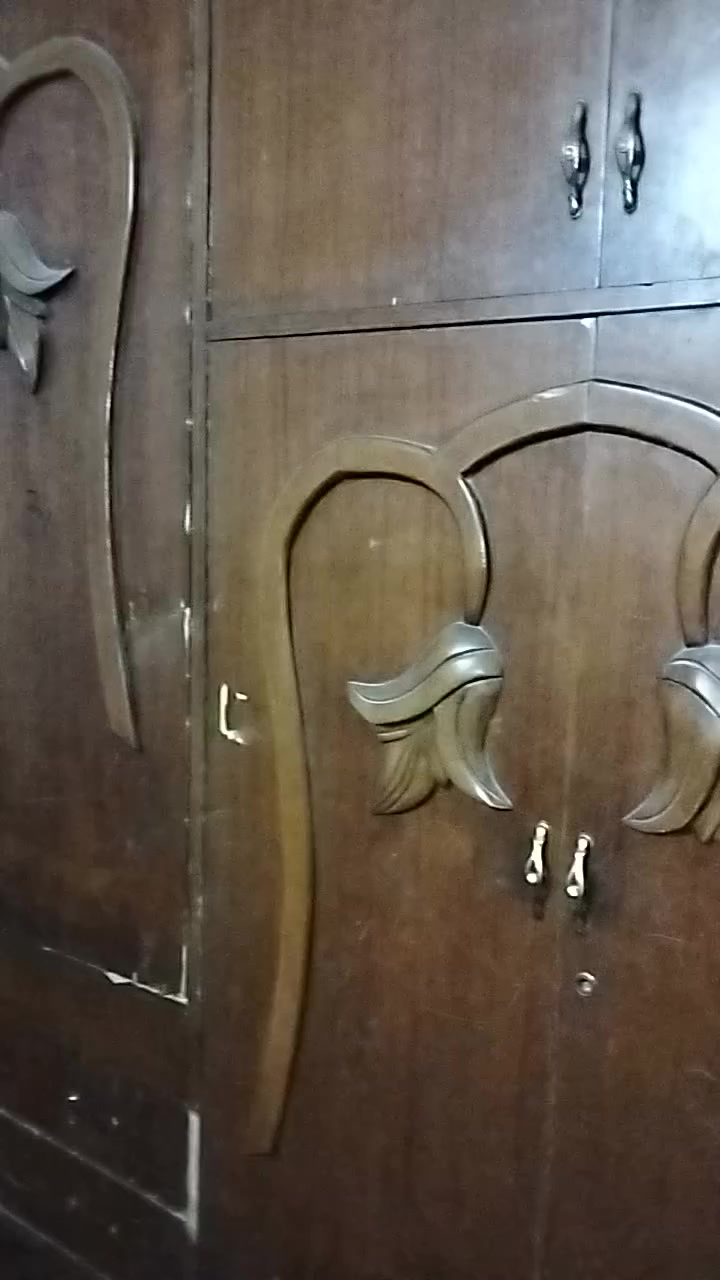 سلام عليكم عندي كنتور للبيع السعر مية الف***********مكاني بغداد الرستميه
