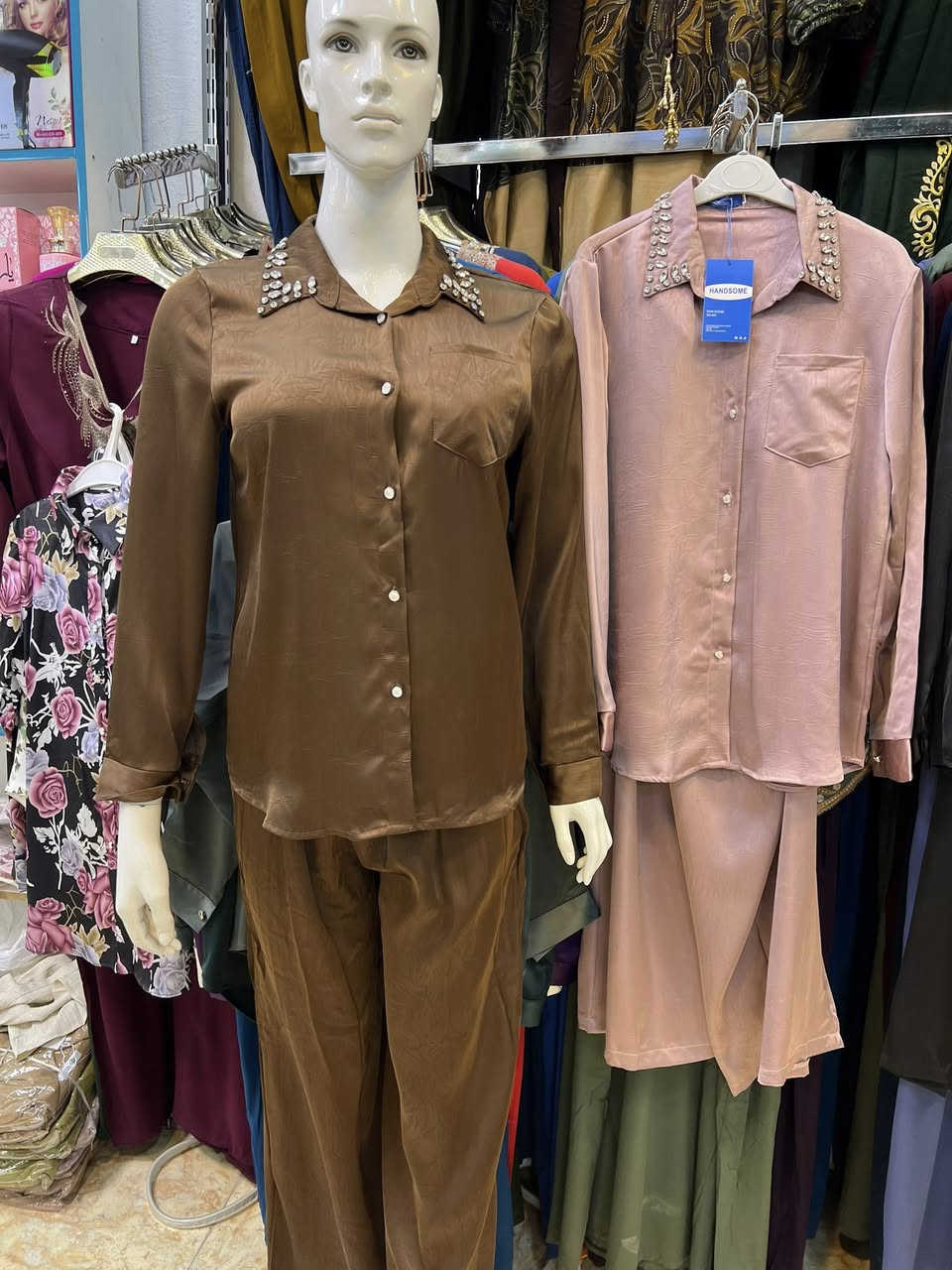 #سوتات_نسائي موديلات تجنن  ✅👍

#قياسات 40____54 حسب الموديل 

#العنوان الديوانية شارع الوكفه قرب فلكة العلماء مجاور سيراميك عيسى ابن مريم (مجمع النور سابقاً) ✅

#تتوفر_خدمة توصيل داخل الديوانية ولجميع محافظات العراق ✅
#للحجز مراسله الصفحة او الاتصال *********** واتساب.✅
