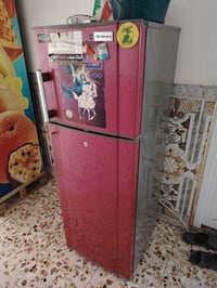 توجد لدينا مواد كهربائيه مستعمله شغاله ثلاجه +مجمده +كونفيرا ثلاث حاجا...