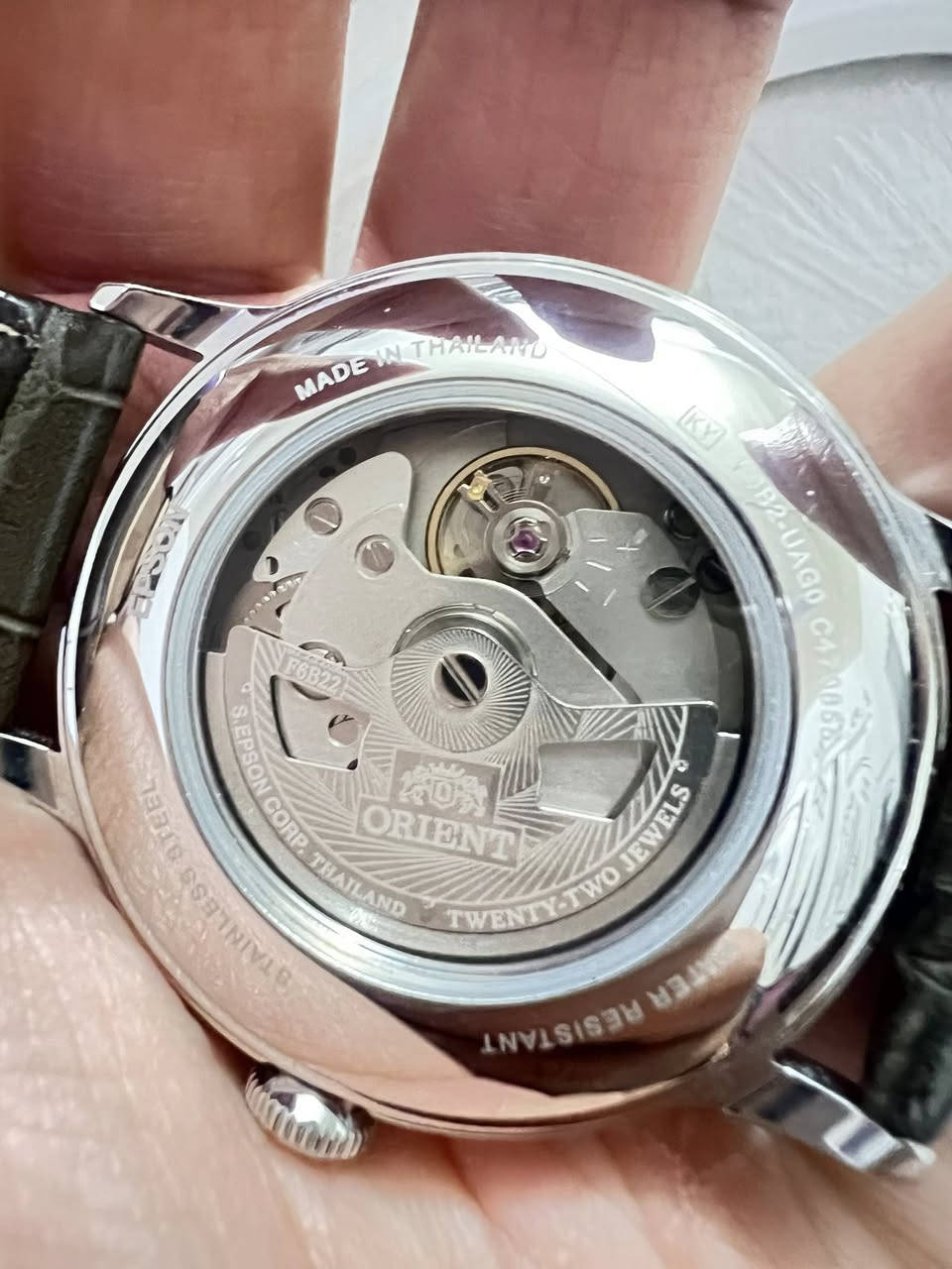 � للبيع: ساعة ORIENT Automatic أصلية + كامل الملحقات
💰 السعر المطلوب: ٢٧٠,٠٠٠ دينار قابل للتفاوض الخفيف
📍 الموقع: (السماوه )

⌚ المواصفات:
• ماركة: ORIENT
• موديل: أوتوماتيك – حركة F6B22 يابانية
• صناعة: تايلاند (Epson)
• ٢٢ جوهرة (Jewels)
• ظهر شفاف لرؤية الحركة
• شاشة التاريخ + مؤشر يوم الأسبوع
• حالة الساعة ممتازة و الشغل مضبوط 100%
• تعمل تلقائياً بدون بطارية

🎁 الملحقات:
✔️ علبة أصلية

✔️ نظيفة ومغلفة

📲 للتواصل:
📞 (***********)
📩
