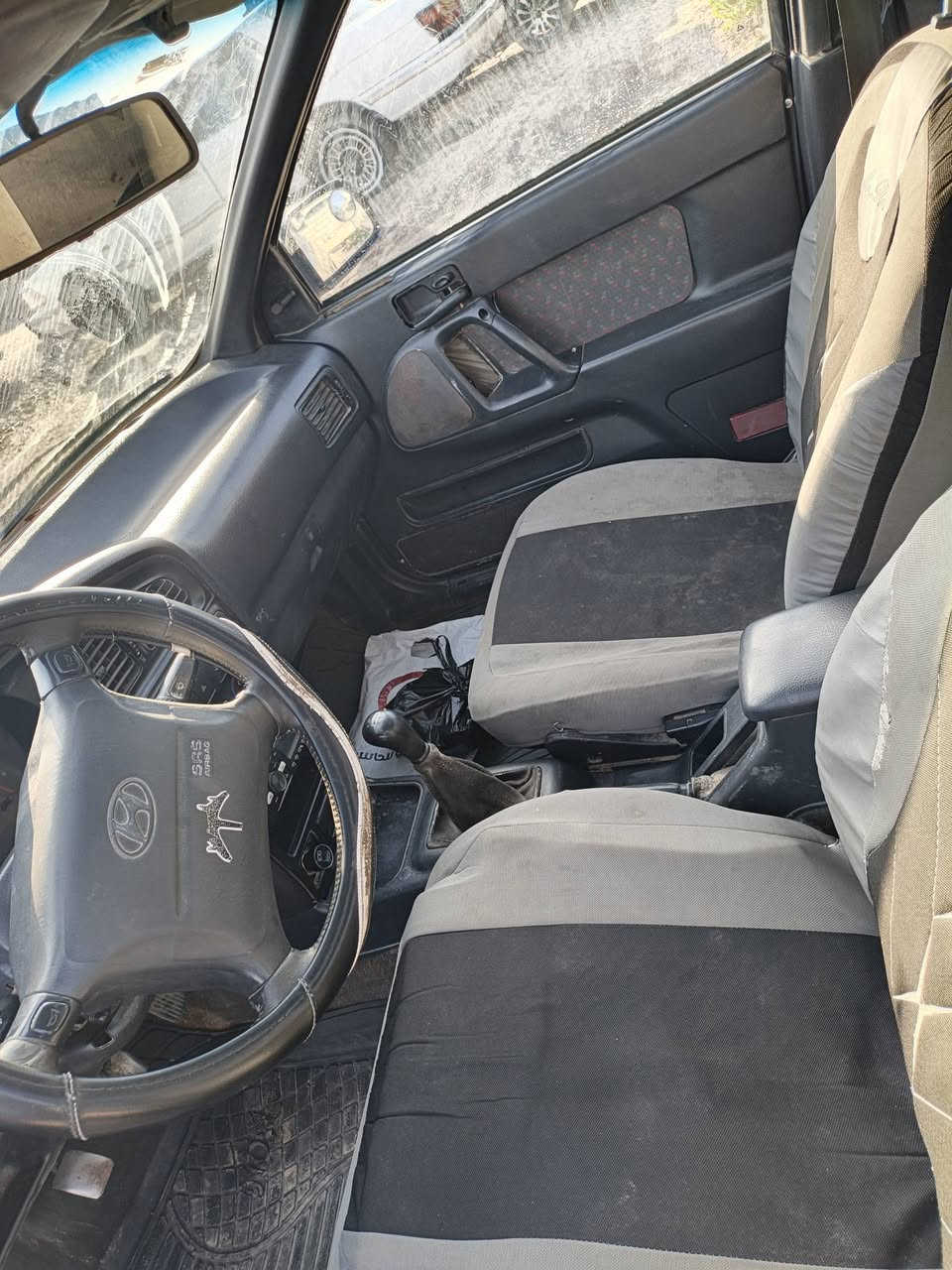 للبيع لانترا موديل 95 رقم نينوي صاحبها موجود وكاله وتحويل شرط كير شرط محرك بي لاستيك والف السياره جاهزه شقل ومش ..السعر مليونين مال بيع مستعجل الاتصال مكان كياره ***********
