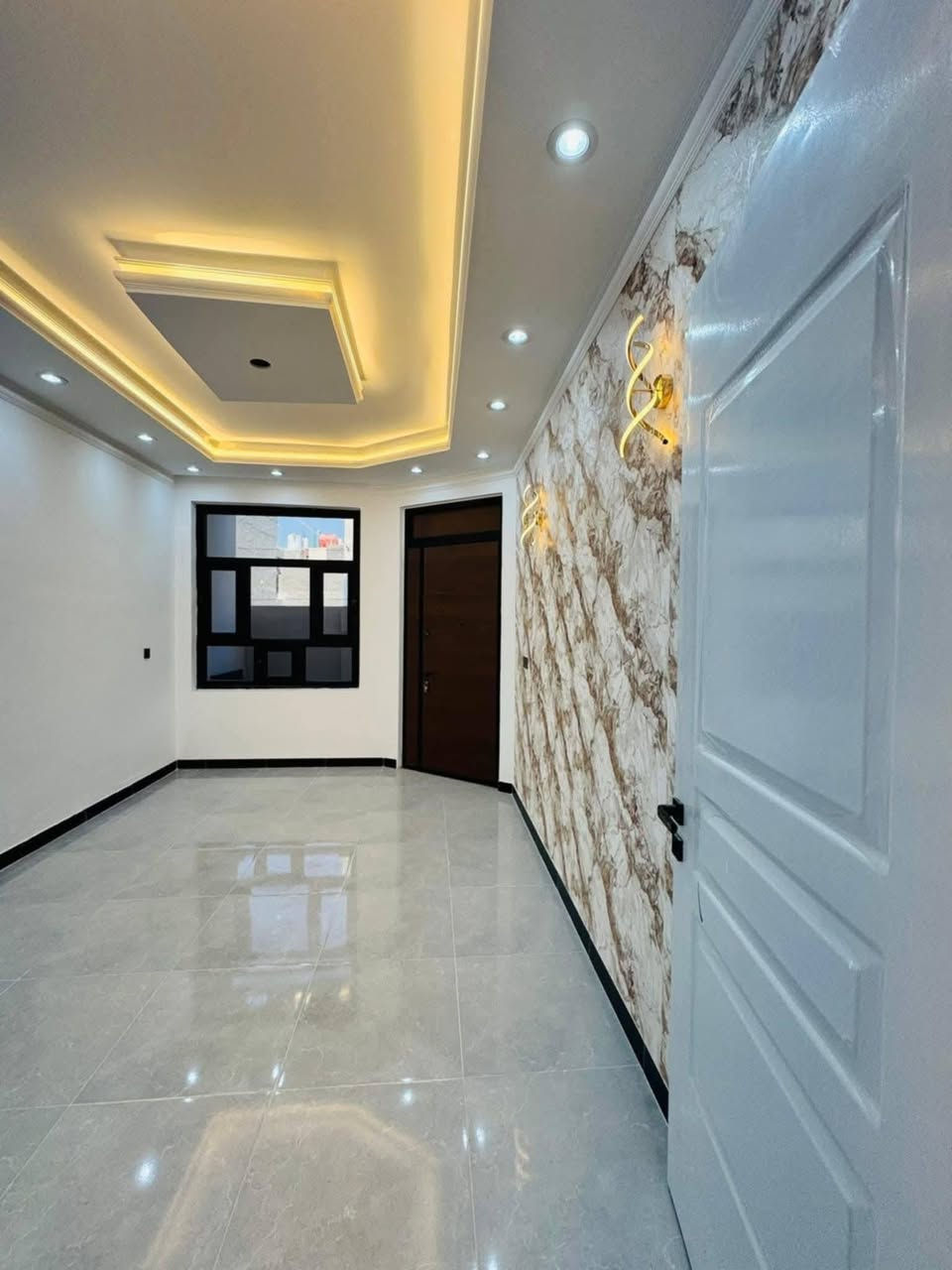 بيت للبيع 
🔹 المساحة: 100 متر 🔹 البناء: طابقين 🔹 الواجهة: 6 وربع 🔹 النزال: 16 🔹 الموقع: بغداد الدورة البوعيثة مجمع السلطان الثاني
🔹 التفاصيل:
3 غرف نوم
استقبال
صالة
مطبخ
صحيات عدد 2
🔹 السند: طابو زراعي سند 25
🔹 المعاملة: تنازل شركة + إقرار محكمة
💰 السعر: 136 مليون دينار
📞 للاستفسار: ***********
📱 يوجد واتساب
