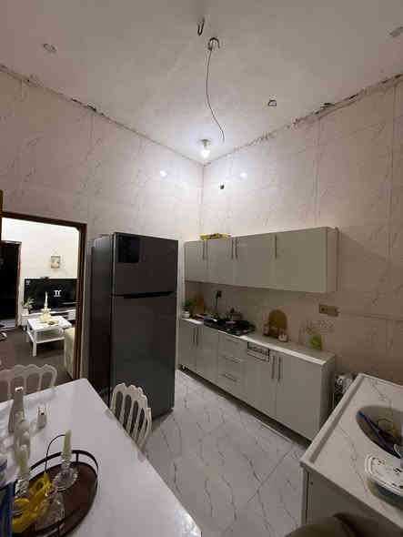 السلام عليكم احبتي الكرام
دار سكن للبيع. 
المساحه 120م
..طابو زراعي عراقي اصولي مكاتبه وكاله نسخه من طابو. 
..
البيت طابقين .يحتوي البيت علا 4 غرف نوم .وصاله عدد 2...ديوان ..ومطبخ..وصحيات داخلية وخارجية وطارمة. 
البيت بناء حديث شغل درجة اولى 
...
.العنوان ابي الخصيب. الصنكر .قرب سايدين.
..منطقة سكنية هادئه..
...السعر.74 بي مجال 
للاستفسار ***********
