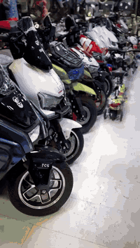 أفخم معرض للدراجات الشحن بكافة الأنواع
نتشرف بحضوركم 
بغداد الدورة شارع ابو الطيارة الفرع المقابل مول روزة
من10ل10 عدا الجمعة من4ل10 
***********
***********
