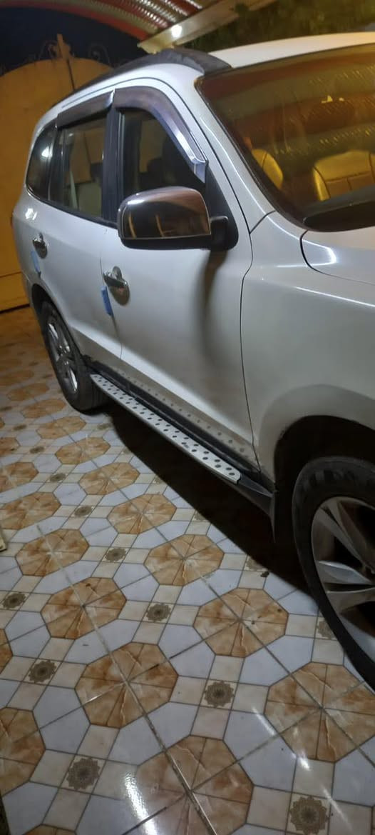 للبيع بدون مراوس سنتافي سته سلندر. جاهزه سونار موضح بسمي. سعر 120ورقه. مكان ديالى بلدروز ***********موديل 2008
