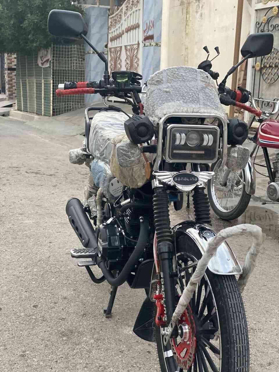 السلام عليكم 
سيفان موديل 2026 محرك 200 الأسود  ثاني تبديلة دهن دراجة جديدة ومابيها نقص خير من الله كهربائيات كلها شغالة دشيول اشاير دراجة كاملة للبيع السعر 900 وبيها مجال قليل العنوان ديالى بلدروز شارع الزراعة شراب خاص او الاتصال ***********
