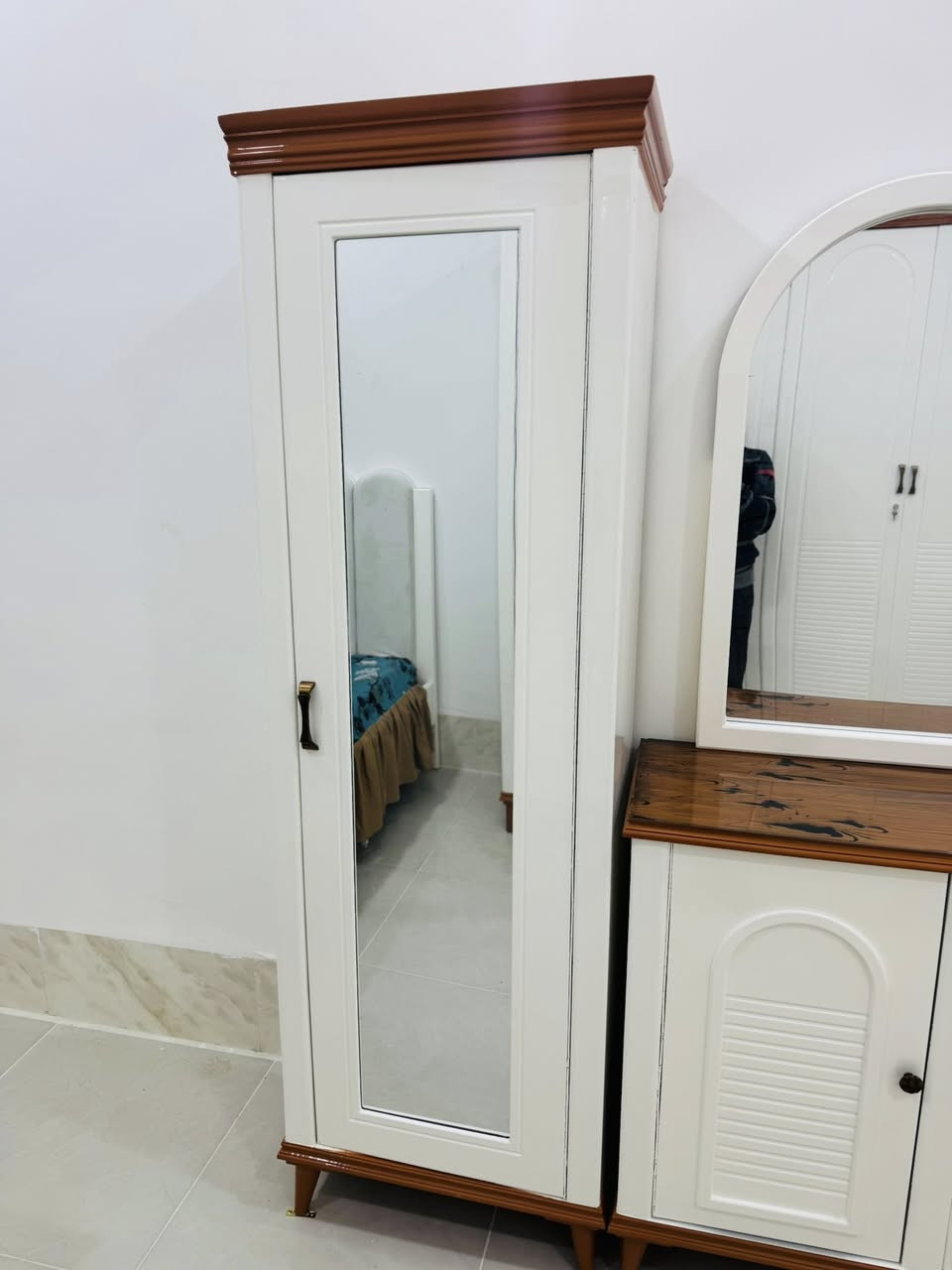 اللهم صل على محمد وال محمد 
تصميم تركي شغل عراقي معمل الياسمين للأثاث العراقي

لون اوف وايت وتطعيم الأسطح صاجي 

موديل جديد ضمن وجبة الدرجة الاولى 

اللون اوف وايت وتطعيم جوزي 

غرفة ٦ ابواب نجارة عراقية ١٠٠٪؜

الداخل صاج طبيعي 4 ملم

الوجه MDF ثمانية ملم

القاعدة بلوك صاج 

الظهر چرچوبة شد براغي

نرمادا شريطقة والقفيص فراشة

البيع بالنقد وبالاقساط

غرف نوم - اطقم قنفات - مفروشات 

العنوان محافظة بابل الحمزه الغربي 

التوصيل الى  جميع محافظات العراق 

خدمة استبدال الغرفة العراقية القديمة بغرف جديدة مع الاتفاق على الفرق 
واتساب 
***********

#العراق #اثاث #ملاحظة #غرف
