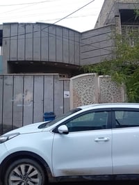 دار للبيع حي الرئاسه شارع عشرين مصفر ١٢٥ متر طابق ونص  يحتوي الطابق ال...