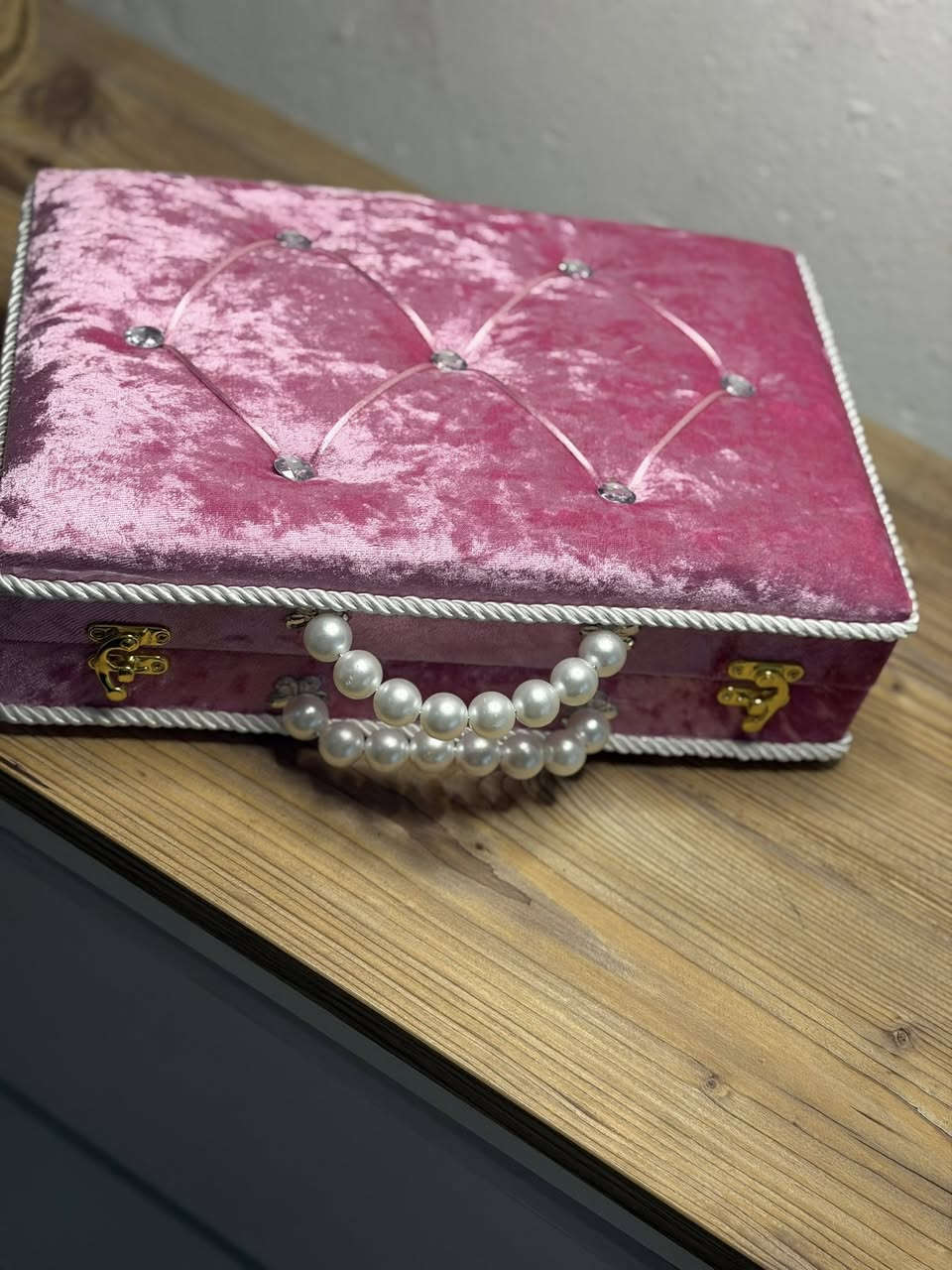 ✨ بوكسات عيد الأم وصلت ✨

دلّلي ست الحبايب بهدية فخمة ومرتبة بكل حب 💝
بوكساتنا بتصاميم أنيقة وألوان راقية تناسب ذوق كل أم 🌹

📦 متوفر عدة ألوان وتصاميم
🎁 تغليف راقي جاهز للإهداء
💖 تفاصيل فخمة تعبر عن حبك 

بوكس روحاني فاخر 🤍
يحتوي على مسبحة + سجادة صلاة + مصحف
مرتب بعناية وجاهز للإهداء 

📍 العنوان: الديوانية – قضاء الشامية – شارع 30
📞 للحجز والاستفسار: ***********
🏷️ اسم المحل: دان لوڤنت
