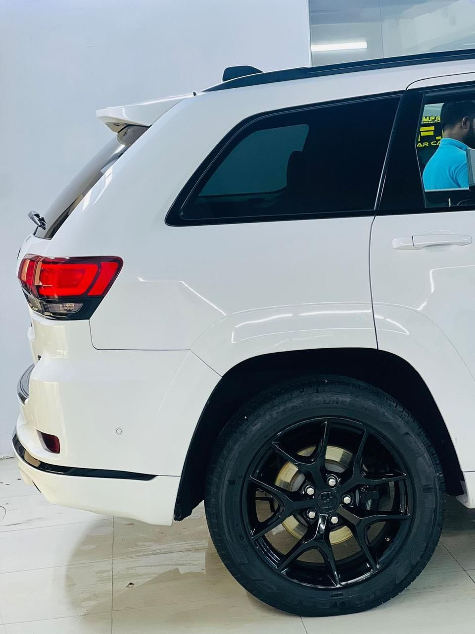 جيب موديل 2019 ماشية 57الف سيارة جديدة مكفولة كفالة عامة صدر گير محرك حادثهة مرفق بل صور سرقة جاملغ امامي ودعامية خلفية مبدلات مال خليجي الجاملغ والدعامية والبگلايتات بحيث السيارة صايرة خليجية السعر 285 لل استفسار ‭٠٧٧١ ١٩١ ١١٣٦‬
