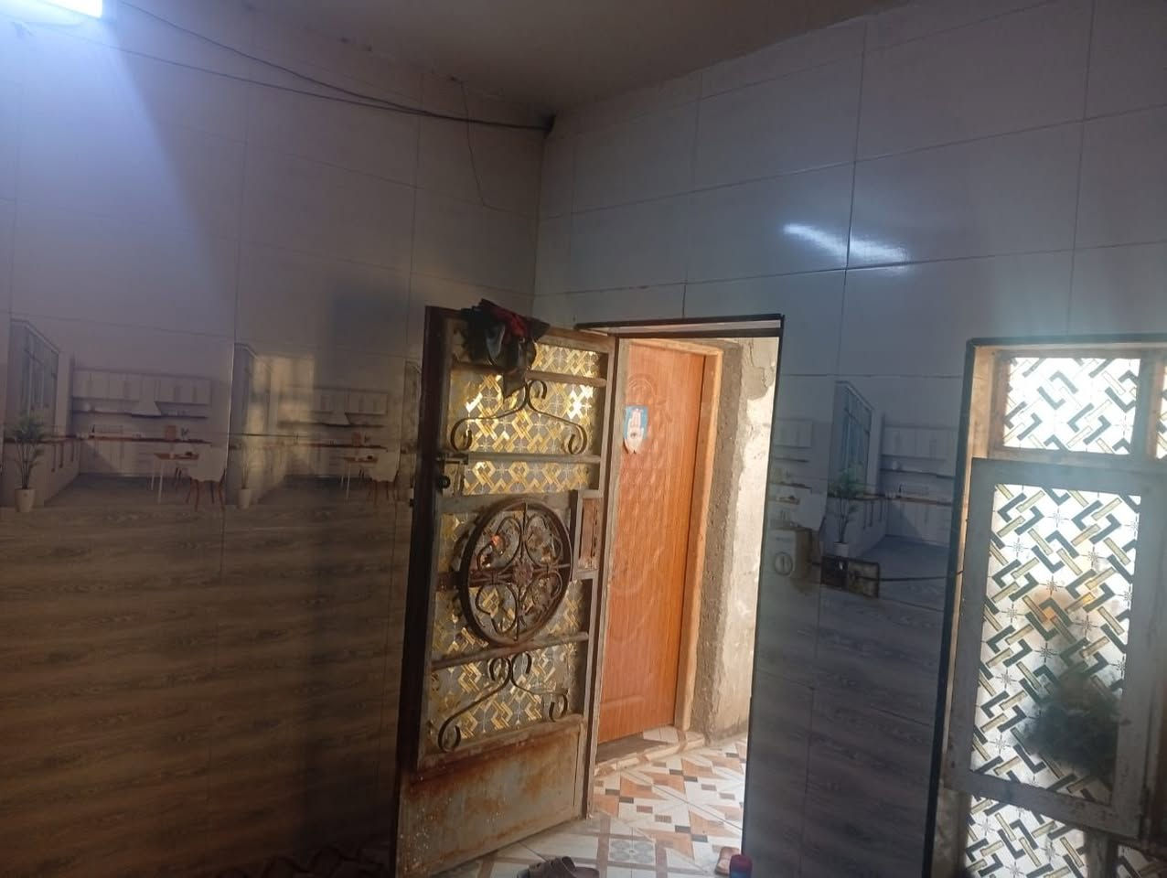 دار للبيع المساحه 200 متر
يحتوي على غرفتين وصاله وستقبال ومطبخ وصحياة وحمام موجوده كافة الخدمات تبليط مجاري رصفه كهرباء ماء سعر مناسب
مرجعة مكتب الكعبي للعقار *********** وتساب اتصال
