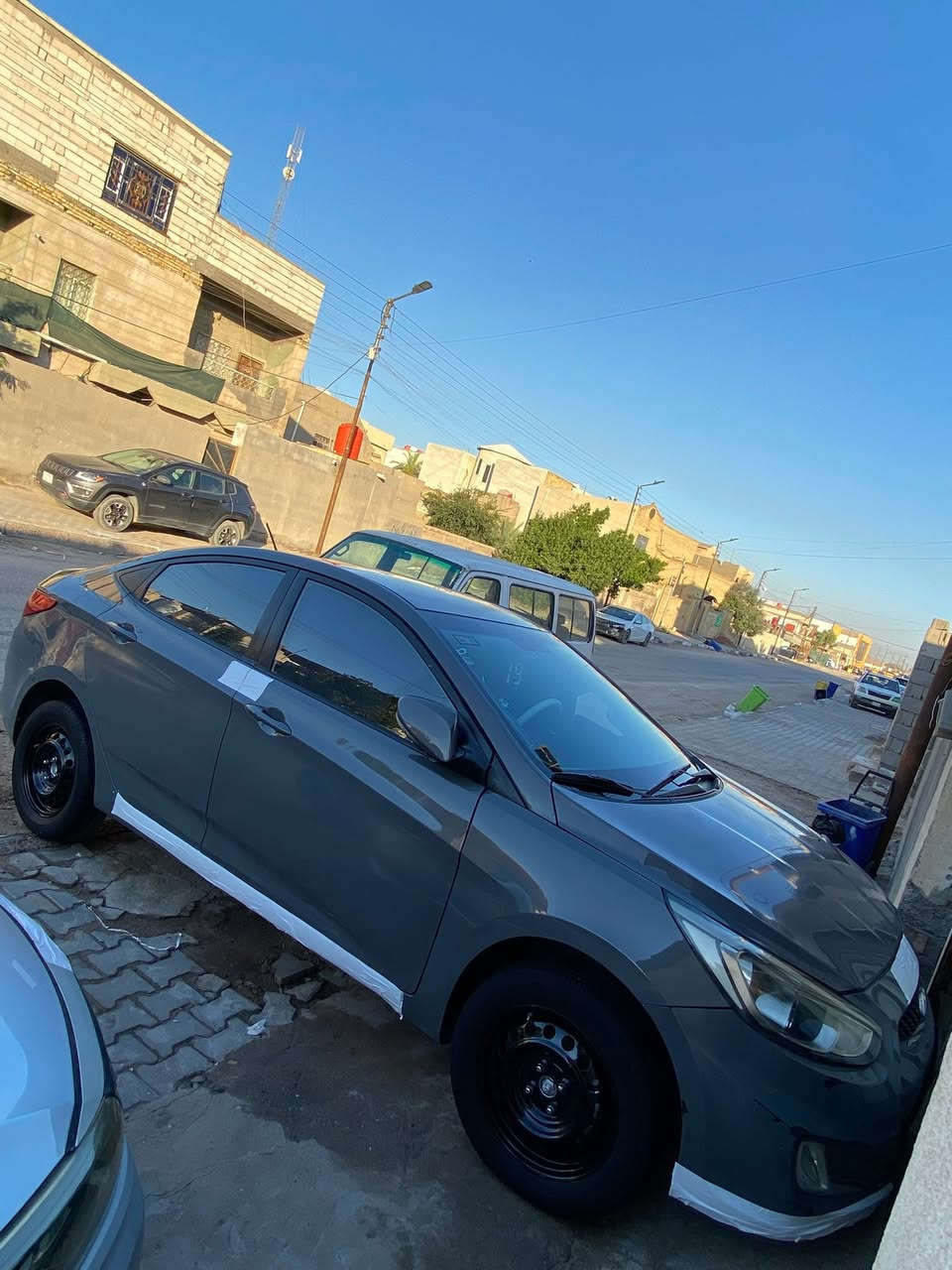 سلام عليكم اكسنت وارد كوري2019 1.6 كير AT كير ومكينه حلوات تبريد خير من الله حداده نص عمر لون سمنتي بلادي بيهه جاملغ امامي مبدل وضربه بلدوسه صفحه اليمنه وبيهه بارد قليل وبيهه قطع صبغ الكوري ماينكفل من الصبغ بصمه مري شفط شاشه منضومه زنون عبوه جديده بلكات جدد ماناقصهه شي السياره صوت درايم شفت توه بده رقم بصره السعر90وبيهه مجال حك الجيه وذا اكو مراويس حسب القناعه  ***********
