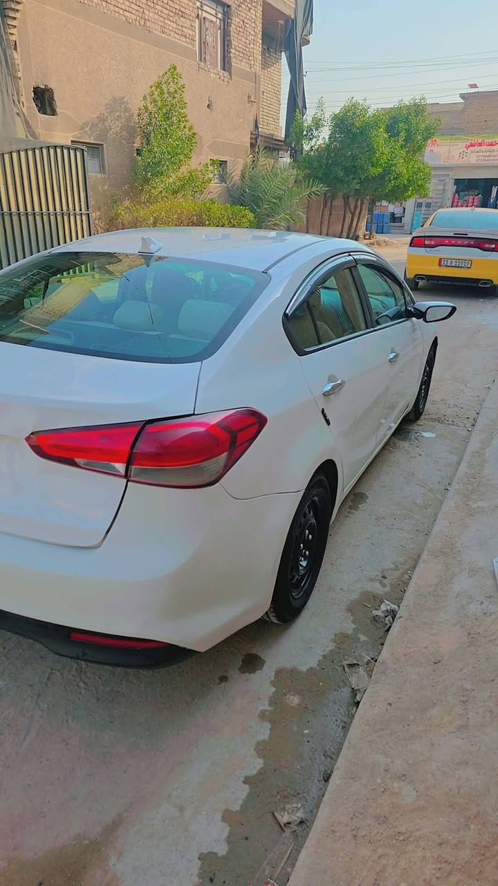 السلام عليكم كيه فورتي أمريكي ٢٠١٧ حادثه بابتين بيه صبغ بدون داخل شواصي لغود مكفولات السياره ماشيه ٨٥ الف جديده رقم بغداد سكن بغداد السونار وصور الحادث ويه الصور  السعر ١١٨ الرقم ***********
