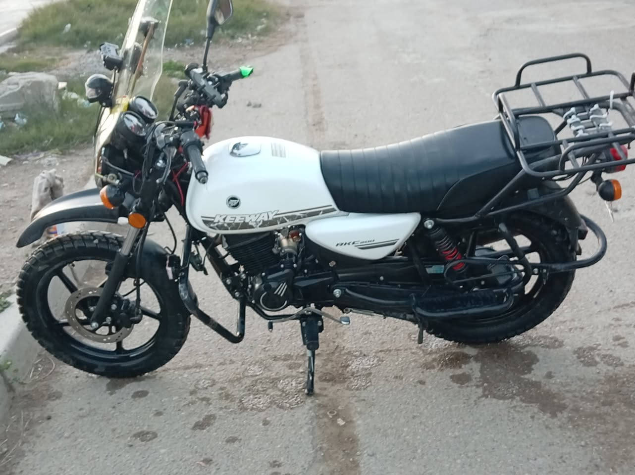 السلام عليكم دراجه كي واي معروفه بالسوك موديل 2026 دراجه مابيهه اي نقص ماشيه 6500 بعدهه عالضمان دهن مولي مادير غيره تجي وتشوف بعينك شخط مابيهه السعر 2750 رقمي ***********
