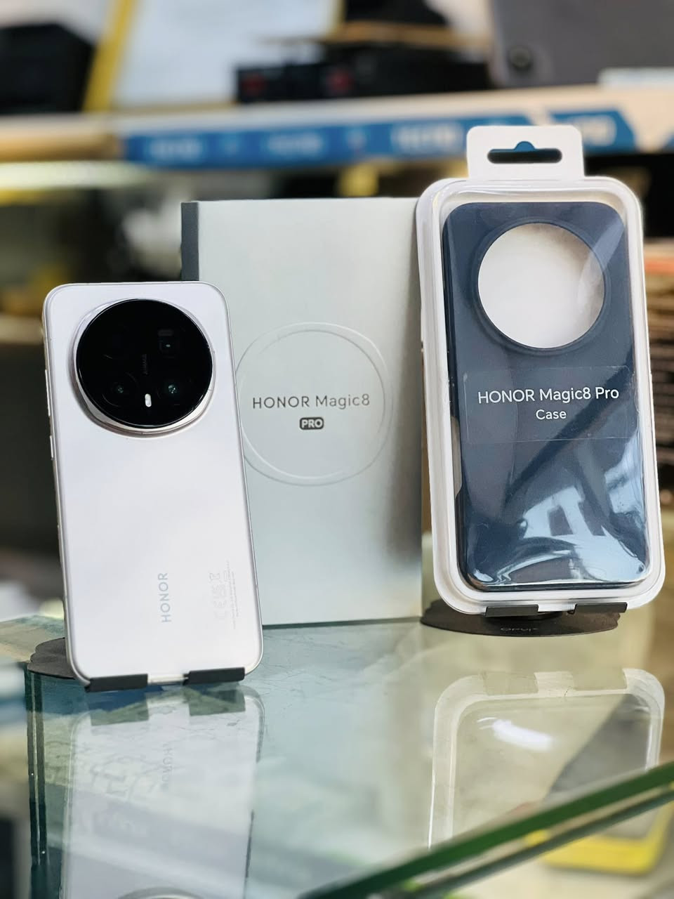 سلام عليكم هونر Magic8 Pro الجهاز الذكي بمعنة الكلمة صوت عالي كلش بطارية انسة شي اسمة شحن 
ذاكرة 512 جيجابايت العشوائية 12 جهاز عملاق الجهاز 3 تيام مفتوح بعدة بل ضمان سعر 1175 رقم *********** توصيل موجود تحياتي لكم جميعا
