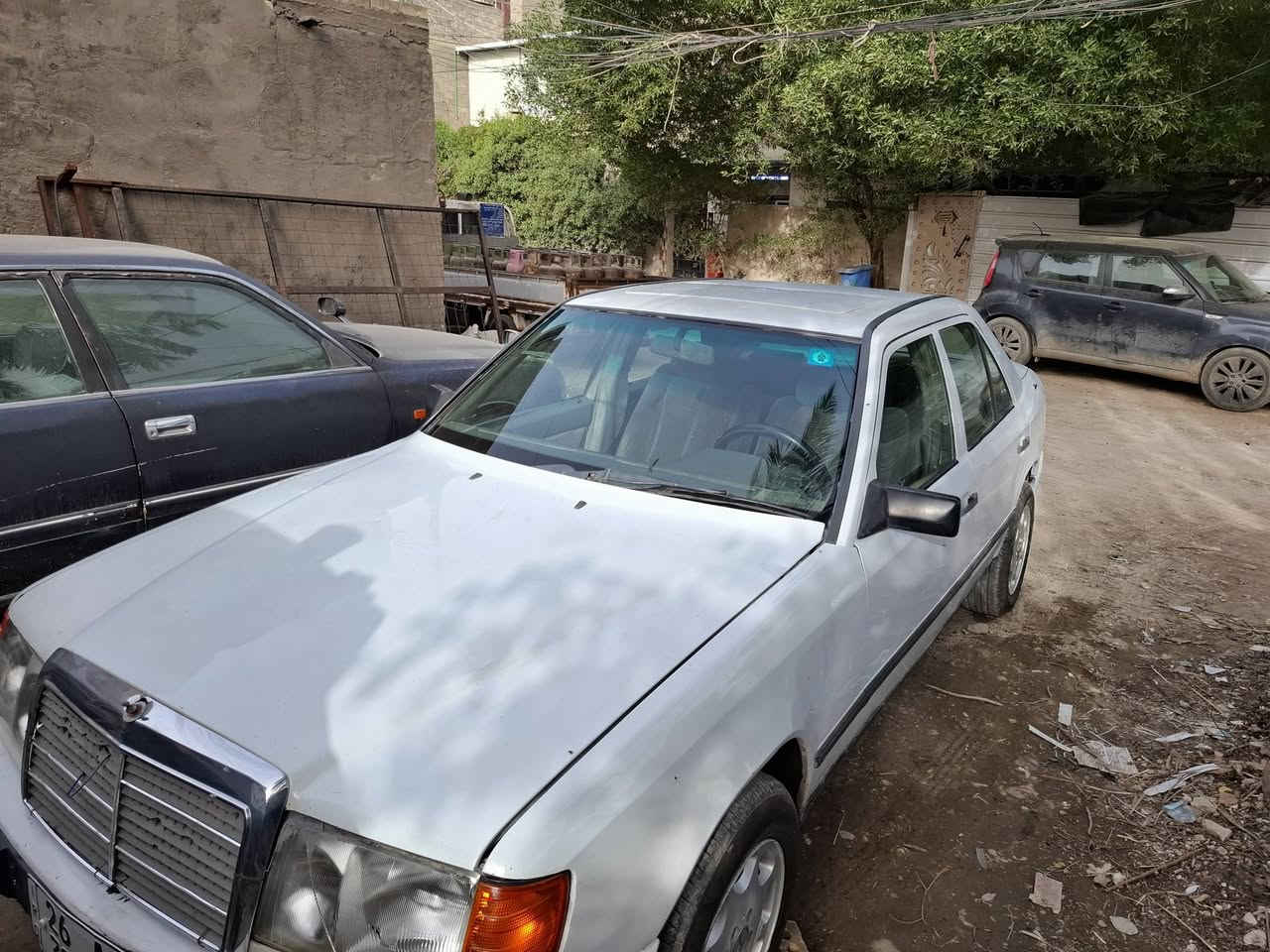 السلام عليكم مارسيدس 
مديل 1987 بسمي 
مكينه وكير 3000
تخم تاير +دجات بلادي 
سيارة بلاديه مامصبوغه 
كهربائيات جاهزة
السعر 38 وبيها مجال للشراي
الاستفسار ***********
