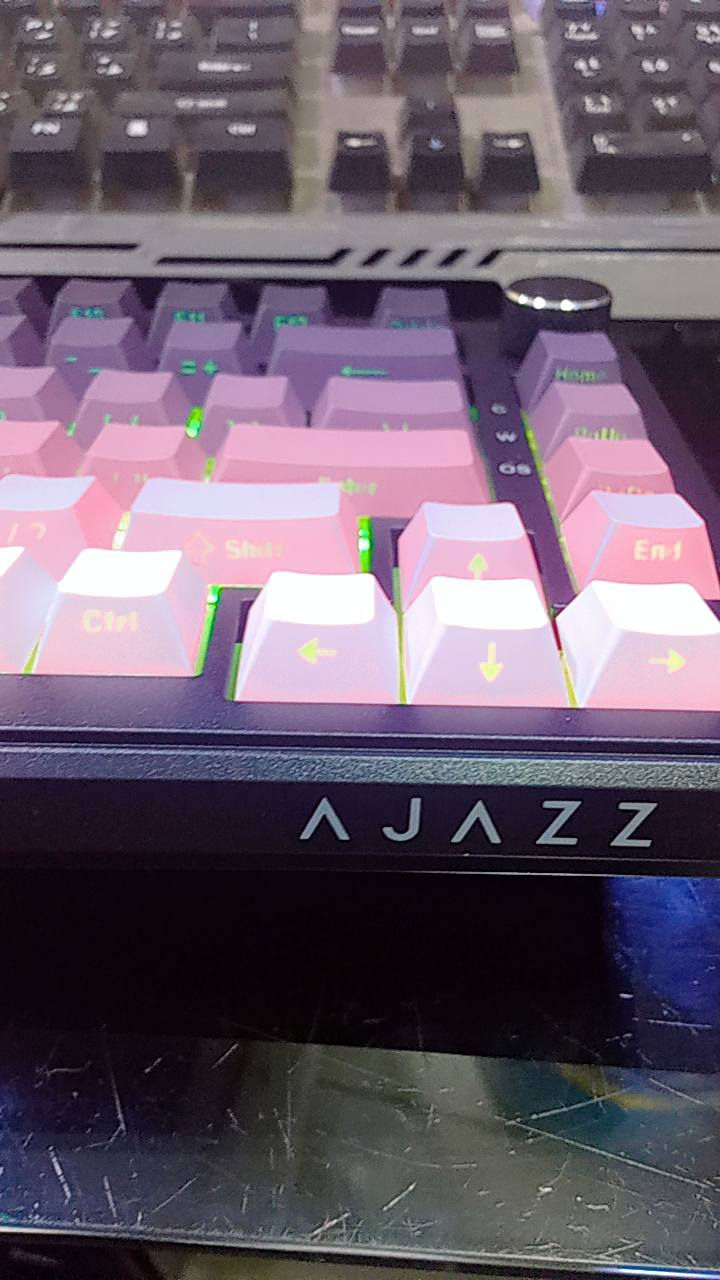 لوحة مفاتيح ميكانيكية للألعاب (Mechanical Gaming Keyboard) من العلامة التجارية الشهيرةAJAZZ، وتحديداً من سلسلة لوحات المفاتيح التي تأتي بتدرج الألوان الوردي (Gradient Pink) مع إضاءة RGB الخلفية


**إذا كنت صاحب هذا الإعلان وتريد حذفه لأي سبب، رجاءا أرسل رسالة إلى الدعم الفني**