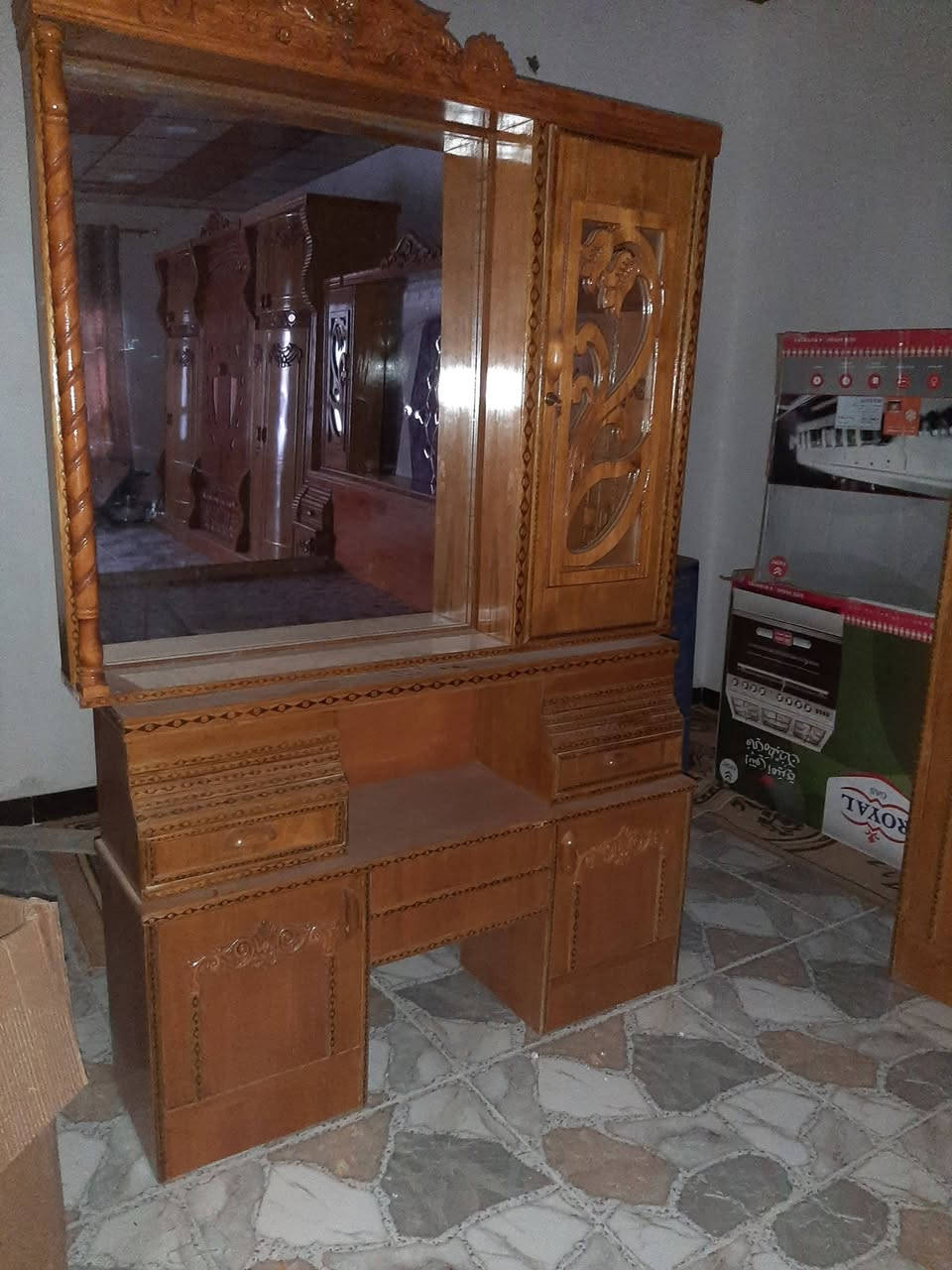 بسم الله الرحمن الرحيم
غرفة نوم استخدام قليل كلش جديده
السعر ٨٥٠
العزيزيه شارع السفينه
***********
