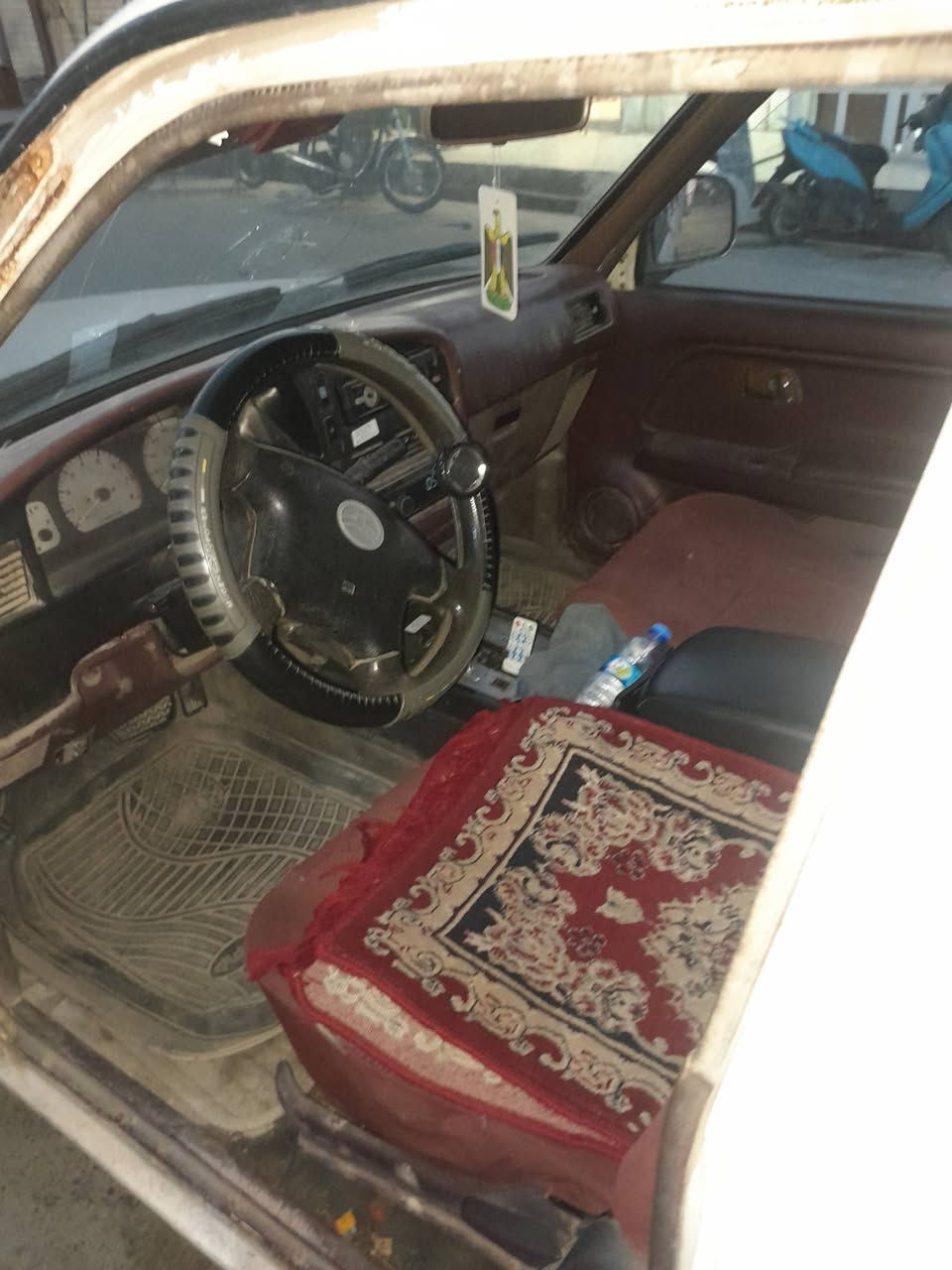 السلام عليكم عندي بيكم دير للبيع موديل 2006 كير محرك وينجي توماتيك باسمي مشروع وطني سنويه لغايه 2027 السعر 35 وبي مجال للاستفسار الاتصال على الرقم(***********)
