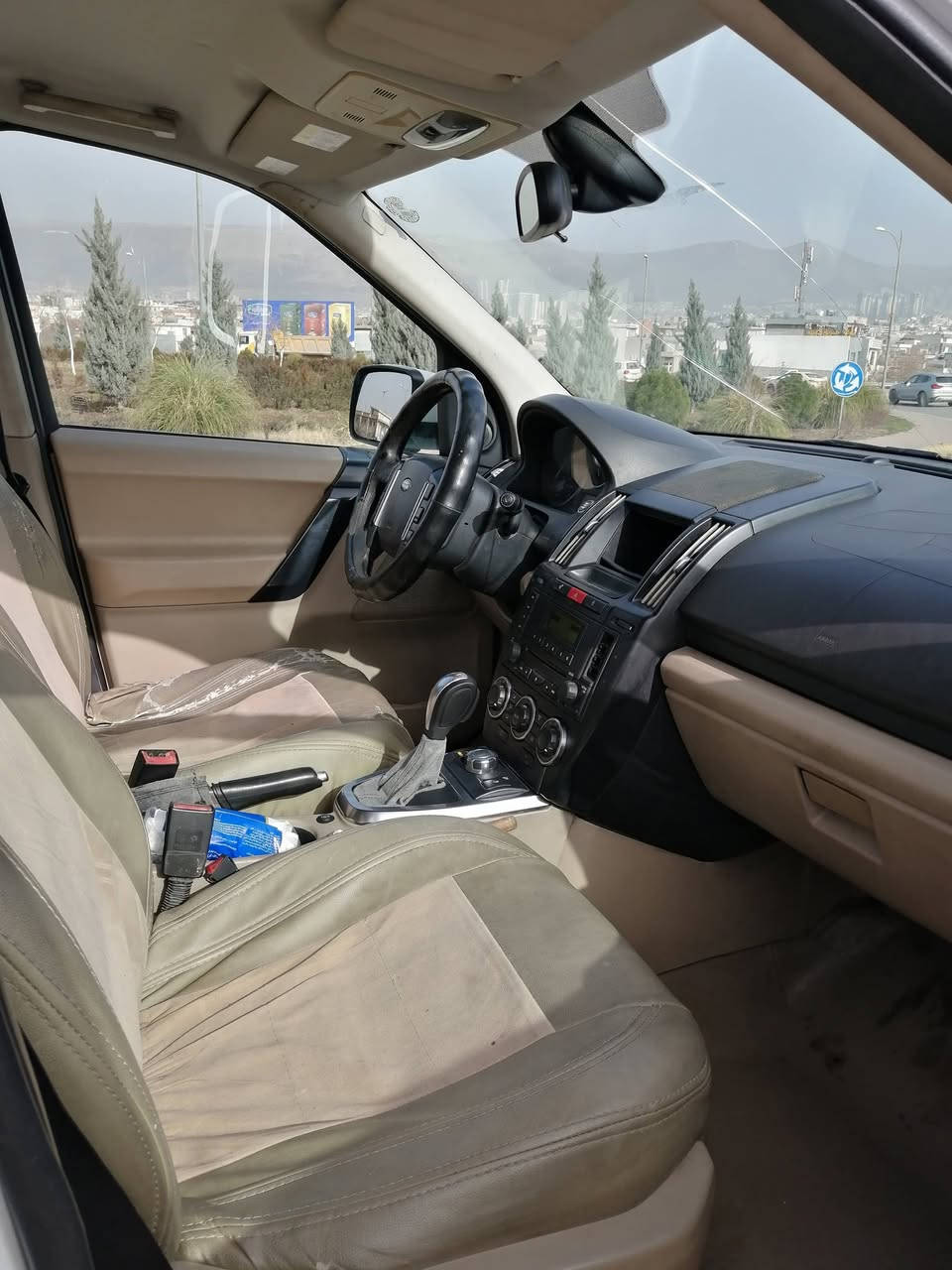 لاند لۆڤەر ٢٠١١ بۆفرۆشتن یان گۆڕینەوە بەتەکسی
سەیارەکە بێ بۆیاخە و بێ دەعم و لێدراوی گێڕو مەکینەی نەکراوەتەوە نرخی ٨٨ گەڵا.
***********
