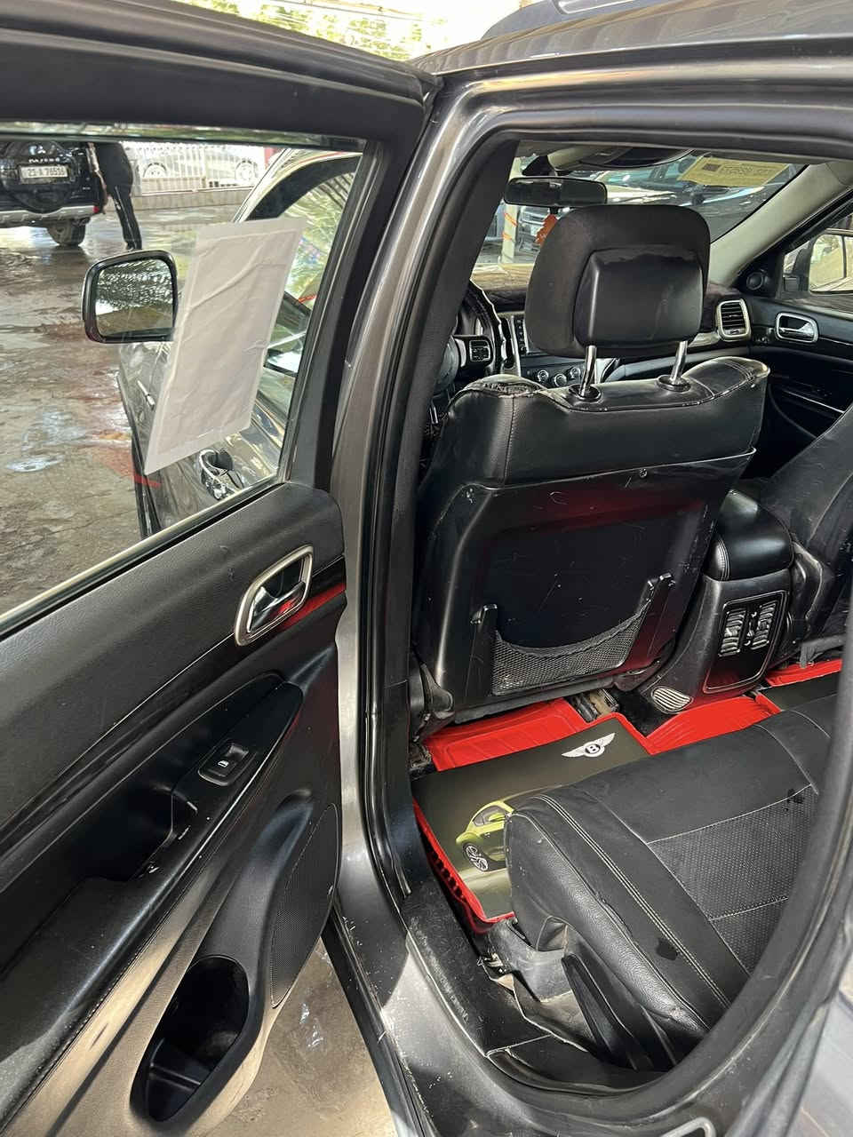 سلام وعليكم جيب  موديل 2012 رقم بغداد سياره حلوه ونضيفه خير من الله رقم ديالئ سعر 152 وبيها مجال رقم الهاتف ***********
