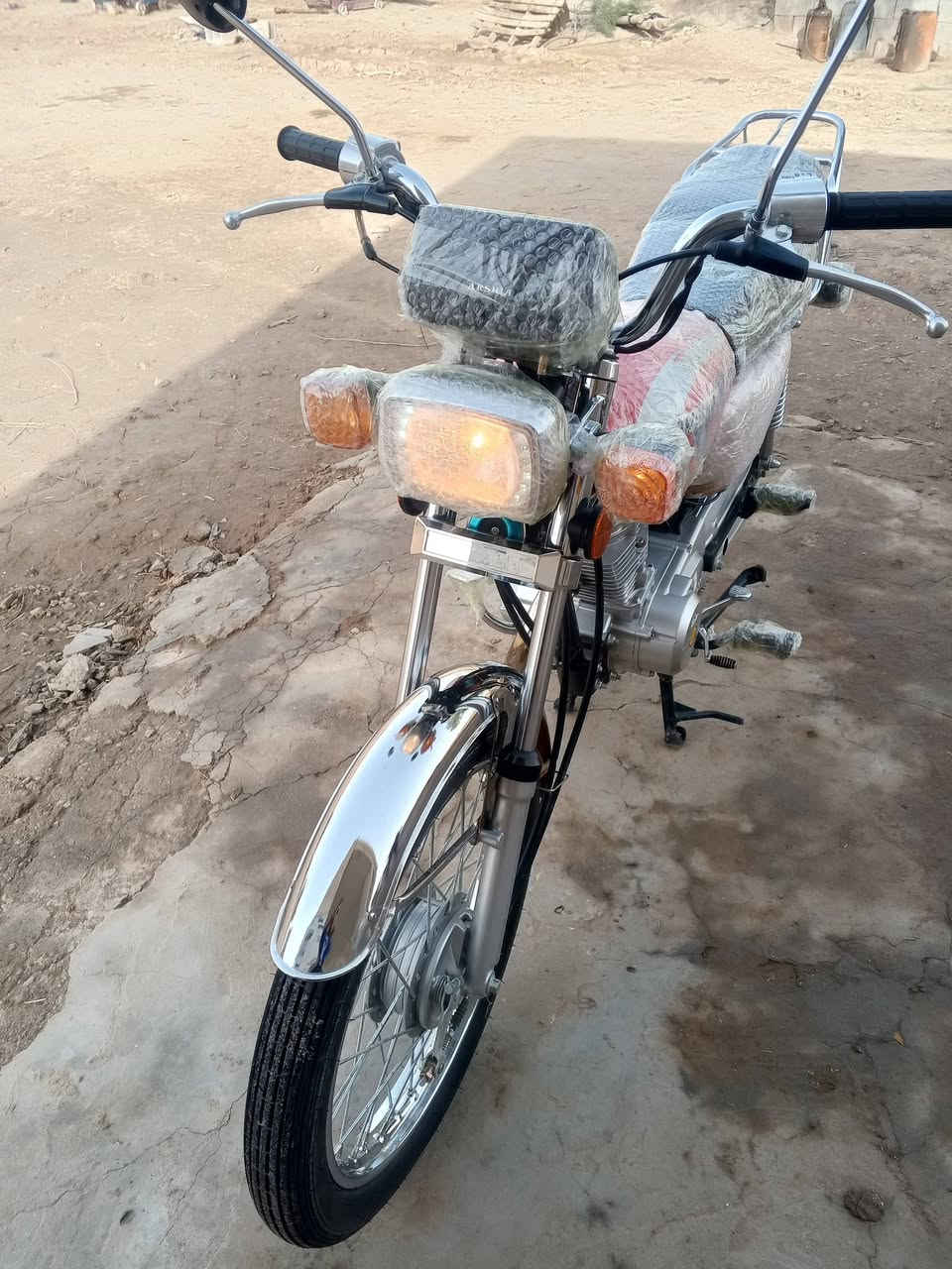 دراجه للبيع موديل 25 برغي ما مفتوح بيها زيرو بعدها اوراق سكنر ***********
