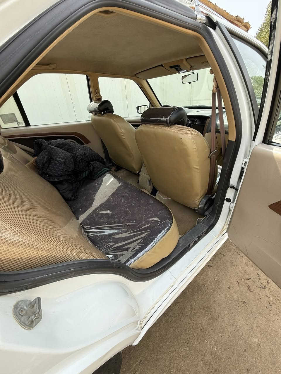 سلام عليكم            بيجو بارص مديل 2021.  كافله عامه جاهزه من كلشي مكينه وكير وحداديه كفاله ماعايزه شي سياره جديده واحلا من الصور تخم تاير جدد 

سعر 68ورقه بيه مجال حك الجيه
رقمي ***********
