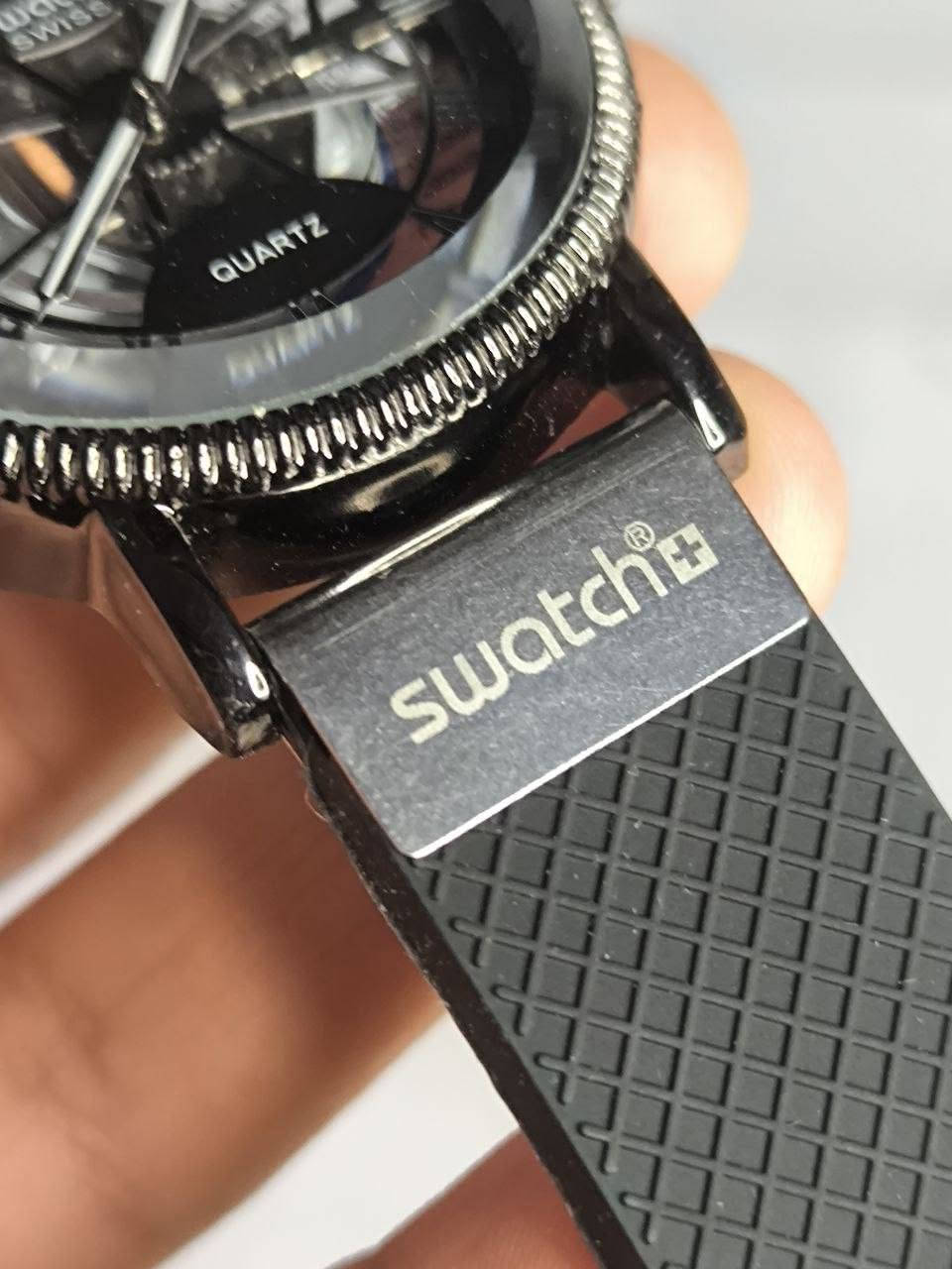 ساعة من ماركة سواجSWATCH 

تحفة فنية 
مكينة كوارتز 
ميناء والكيس سكلتون مميزة وارقام لاتيني
زجاج ياقوتي معدني ضد الخدش 
مقاومة ماء وغبار 
سير ربل طبي ضد البكتيريا وتجمع الاوساخ 
القطعة مختمة بالكامل 

السعر :-15 الف ع اول تم 
للحجز والاستفسار يرجى مراسلة الصفحه
او واتساب ***********
#ساعات #فولو #لايك #اكسبلور #متابعة

