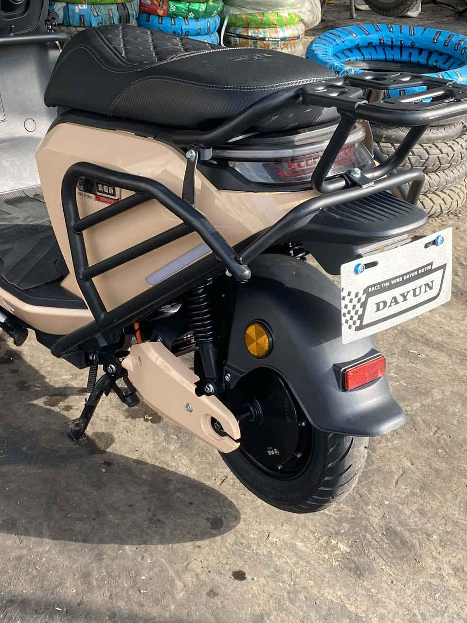 دراجة شحن جديده 6 بطاريات مكان تقاطع درويش للاستفسار *********** يجي ويا صندوك وسويجات ثنين وبصمه
