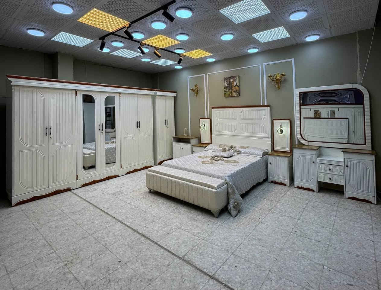 السعر // مليون و500 فقط 😍
🔅تفاصيل الغرفة المرمري  ....

 خارج ٤ملم ام دي اف 🔺
وداخل صاج ٣ملم 
صبغ حراري  درجة اولى 

عدد القطع  ٧ قطع 😍
🔺1 //جرباية  قياس  ١٦٠ × ٢٠٠ 
🔺//ميز جانبي ايسر قياس ٥٠
🔺2// وميز  جانبي  قياس ٥٠
🔺3// زاوية ارتفاع مترين عرض ٨٠
🔺4// وميز بلازمه  
🔺5//وميز مراية ارتفاع مترين عرض ١٢٠
🔺6// وكنتور ٦ باب  ارتفاع مترين و١٥ طول ٣ متر و١٥

القطعه الثامنة حسب الطلب شازلون
سعرها ٥٠ الف ❤️

(توصيل مجاني مركز بغداد )
التوصيل يشمل الشد مجاني 🔥
(اطراف ٥٠)
باقي المحافضات حسب البعد
شازلون سعرها ٥٠ الف
شازلون مخزن ٧٥ الف


**إذا كنت صاحب هذا الإعلان وتريد حذفه لأي سبب، رجاءا أرسل رسالة إلى الدعم الفني**