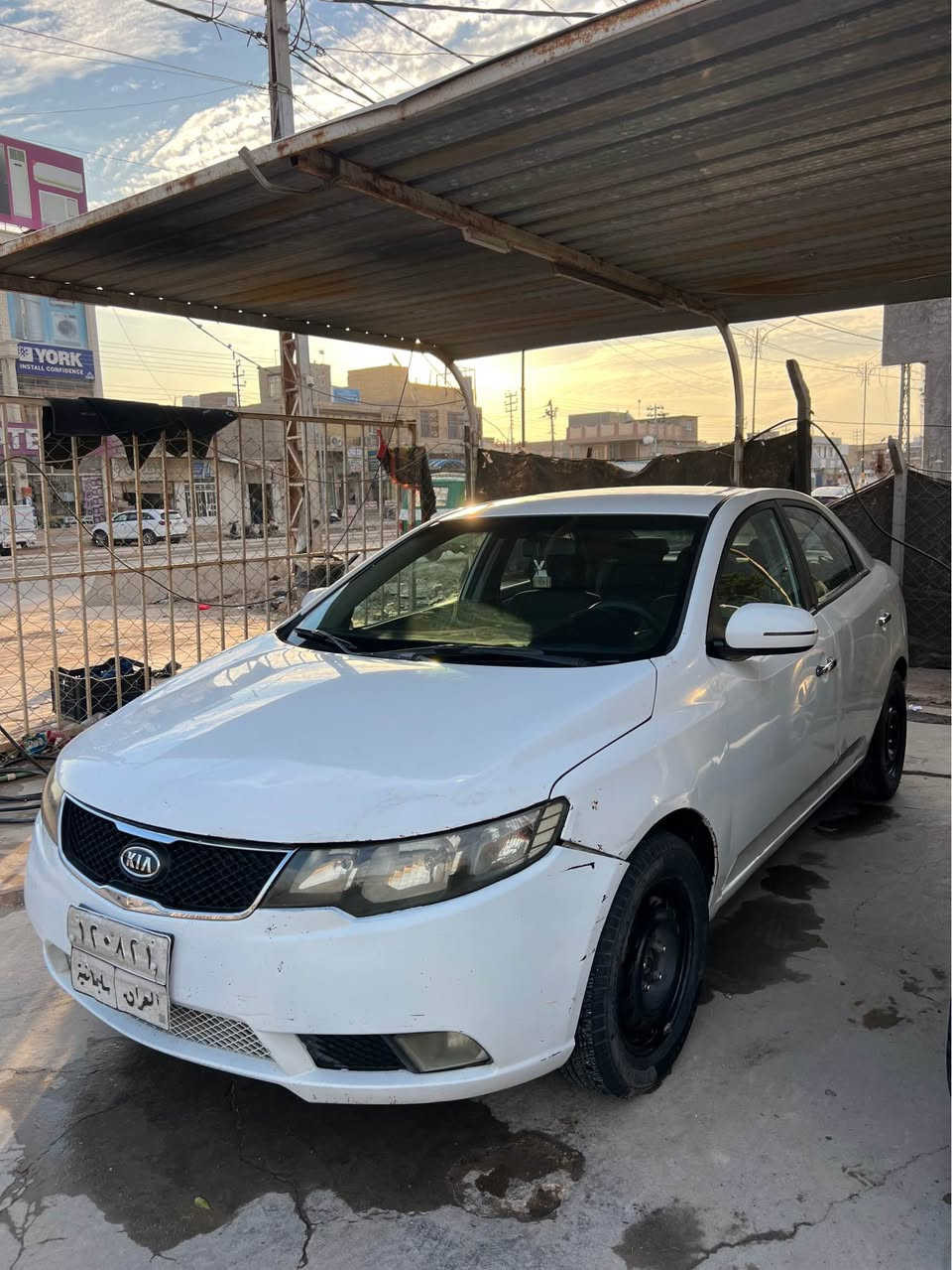 سلام عليكم

#سيراتو موديل 2013 خليجي محرك 1600 دوش كير 6 نمر رقم سليمانية تريد تحويل وكالة موجودة السيارة كير محرك تبريد تدفئة حدادية كاملة مابيها نقص مواصفاتها حساسات خلفية تحكمات ستيرن اشاير بالمري مري شفط شاشه 

بيها صبغ قطعتين وتبديل 3 قطع بلادي بدون حادث بدون دواخل اقل الحزام

مكانها كربلاء والسعر مناسب 82 وبيها مجال

*********** كربلاء, العراق
