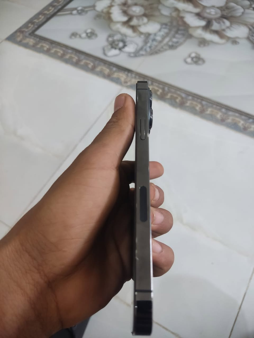 السلام عليكم ايفون 13 برو ماكس 
نضيف مامبدل بي شي بطاريه ٨٤ بلاديه مامبدله ولا مرفوعه 
ذاكره ٢٥٦ للبيع السعر 750 بي مجال قليل مكاني قضاء الغراف 
للتواصل ***********
