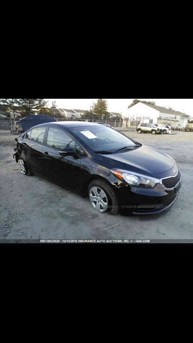 سلام عليكم فورتي موديل 16 حادث كما هو موضح في الصور ماشيه 150 مكينه 1800دوش سنويه ل27 مكان سياره بغداد  الامين ثانيه
سعر 115وبيه مجال بسيط
***********
