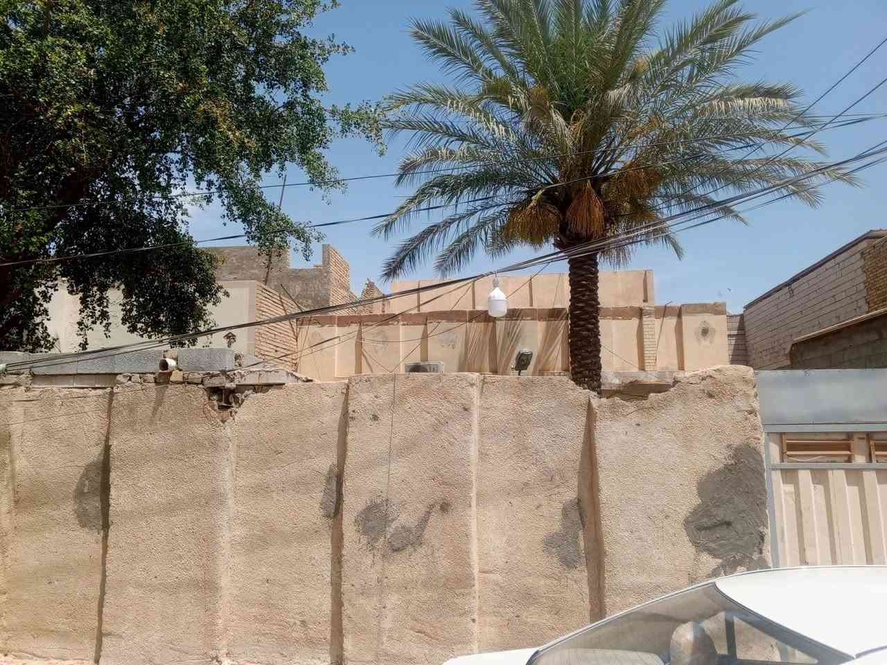 دار للبيع مساحه 228م بناء قديم صالح للسكن نصر ميلاد خلف انشائيه قيس الخفاجي للاستفسار اكثر ***********
