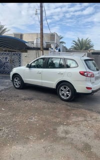 سيارة سنتافي 2012 رقم بغداد  سته سلندر  سبعة راكب  لون ابيض  سياره امح...