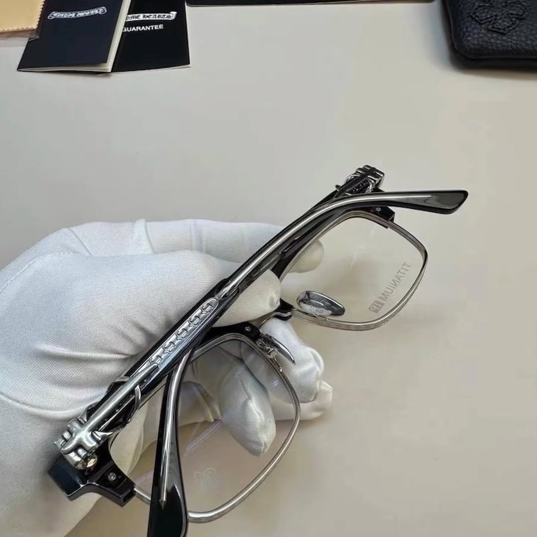 ✧･ﾟ: ✦  lentes Chrome Hearts Glasses ✦ :･ﾟ✧

نظارات Chrome Hearts نصف معدن ✦
تصميم فاخر بتفاصيل عصرية وأنيقة
مناسبة للرجال والنساء ✨

💰 السعر: 14,000 د.ع

📦 توصيل بغداد: 4,000 🚚
📦 باقي المحافظات: 6,000 🚚

📲 للحجز عبر واتساب: ***********
أو راسلونا على الخاص ✨
